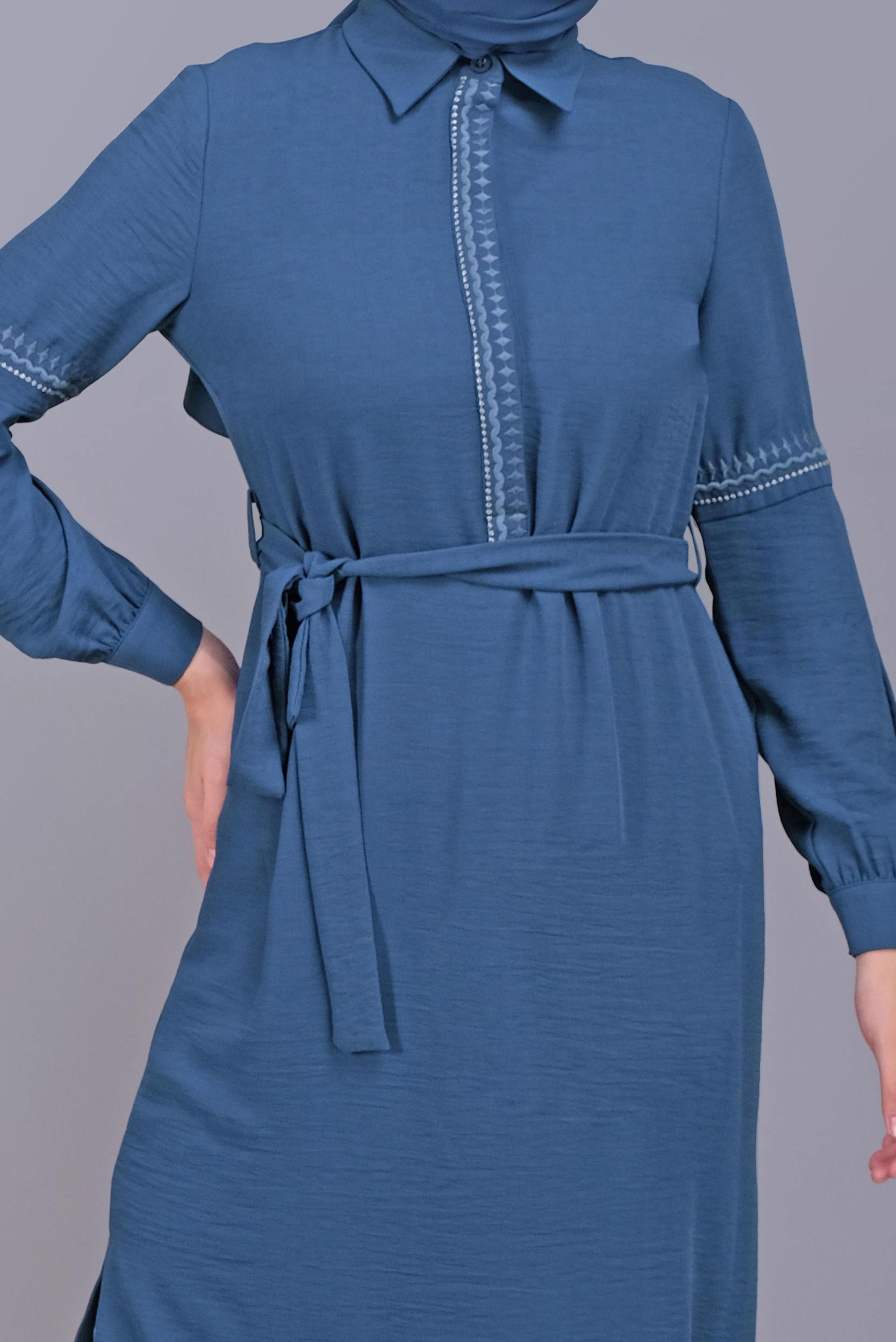 Tesettür giyim LACİVERT NAKIŞLI KUŞAKLI TUNİK 40739