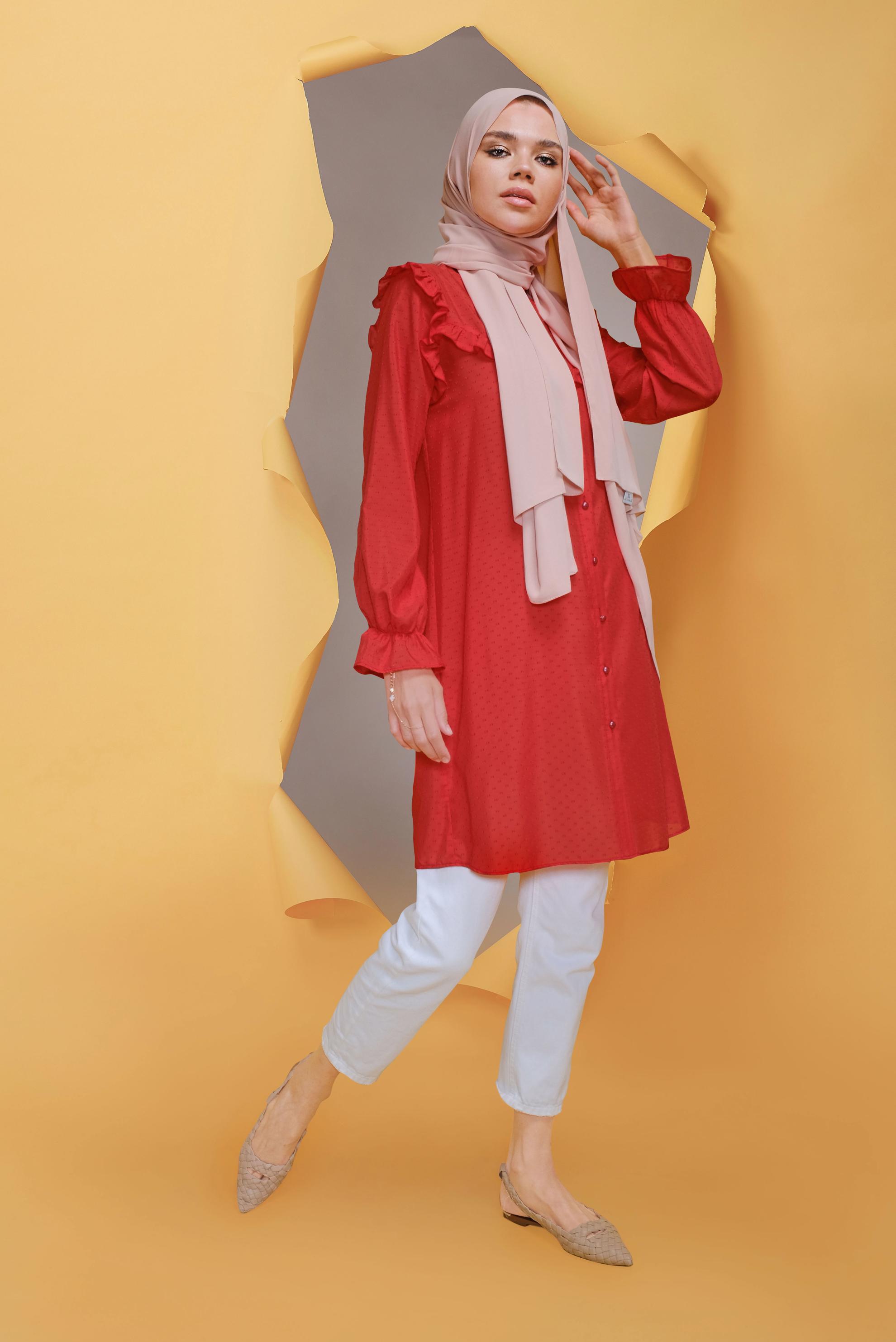 Tesettür giyim KIRMIZI BOYDAN DÜĞMELİ FIRFIR DETAYLI TUNİK 40795