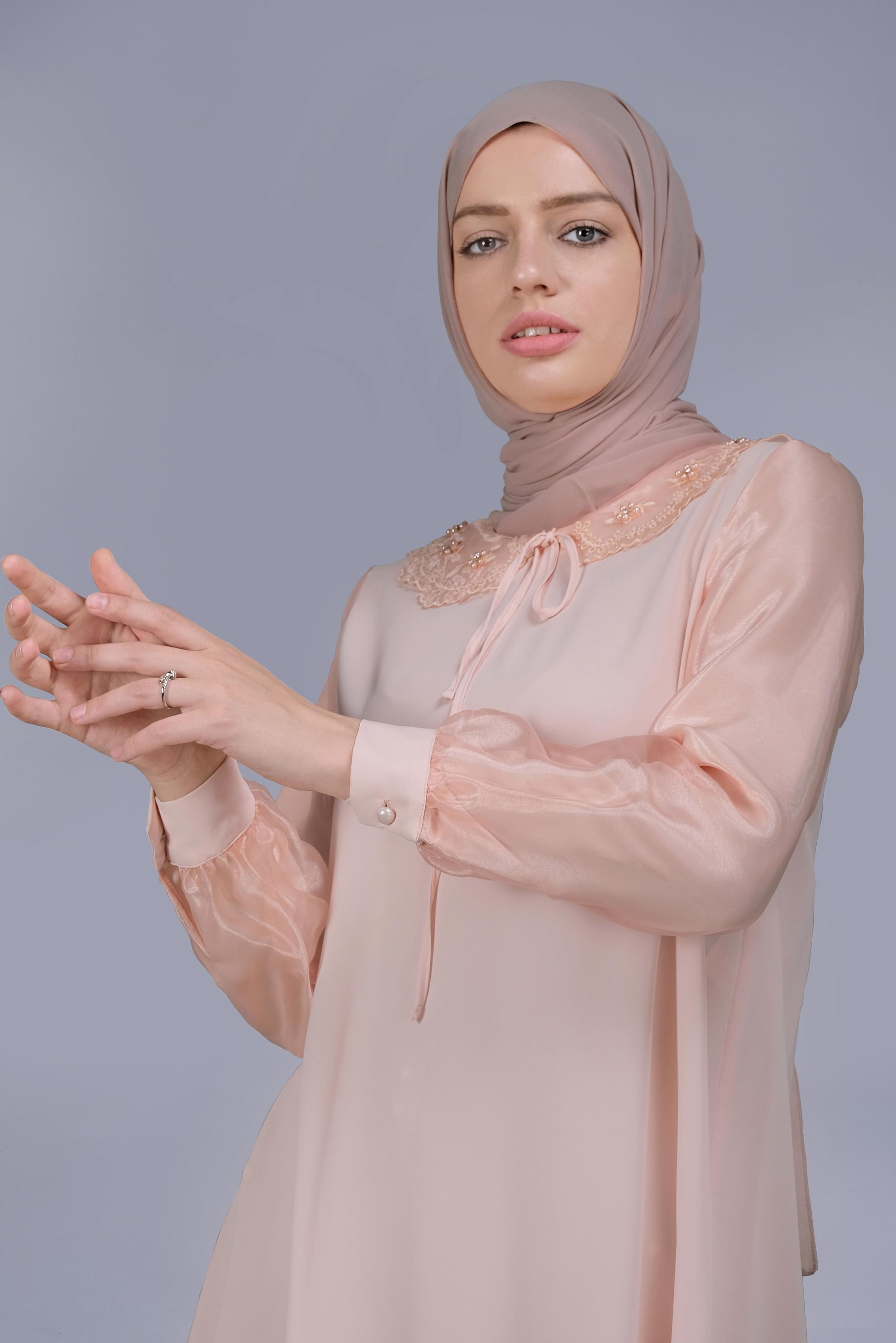 Tesettür giyim PEMBE BEBE YAKA BONCUK İŞLEMELİ TUNİK 40796 