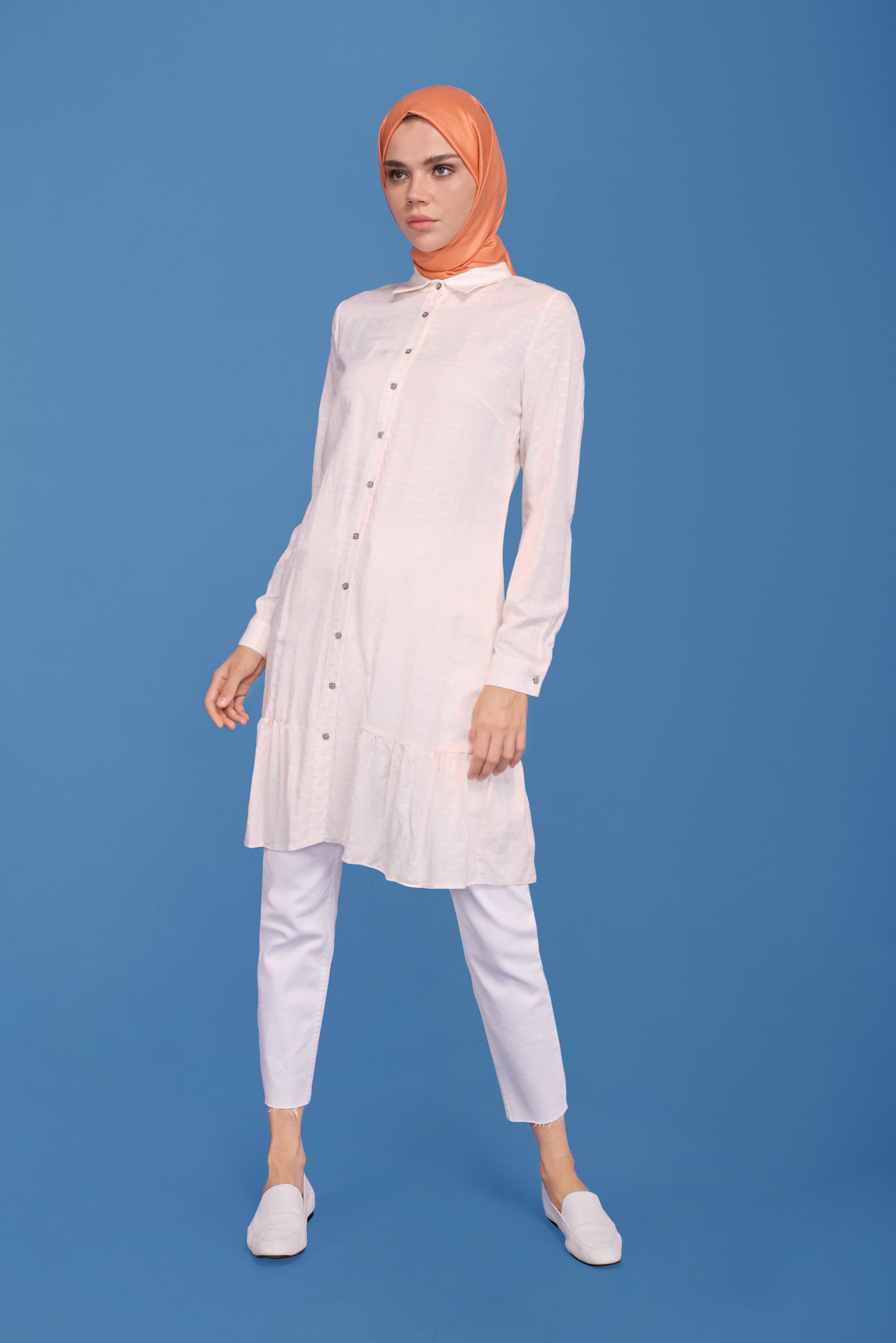 Tesettür giyim BEYAZ ETEK UCU FIRFIRLI DESENLİ TUNİK 40821