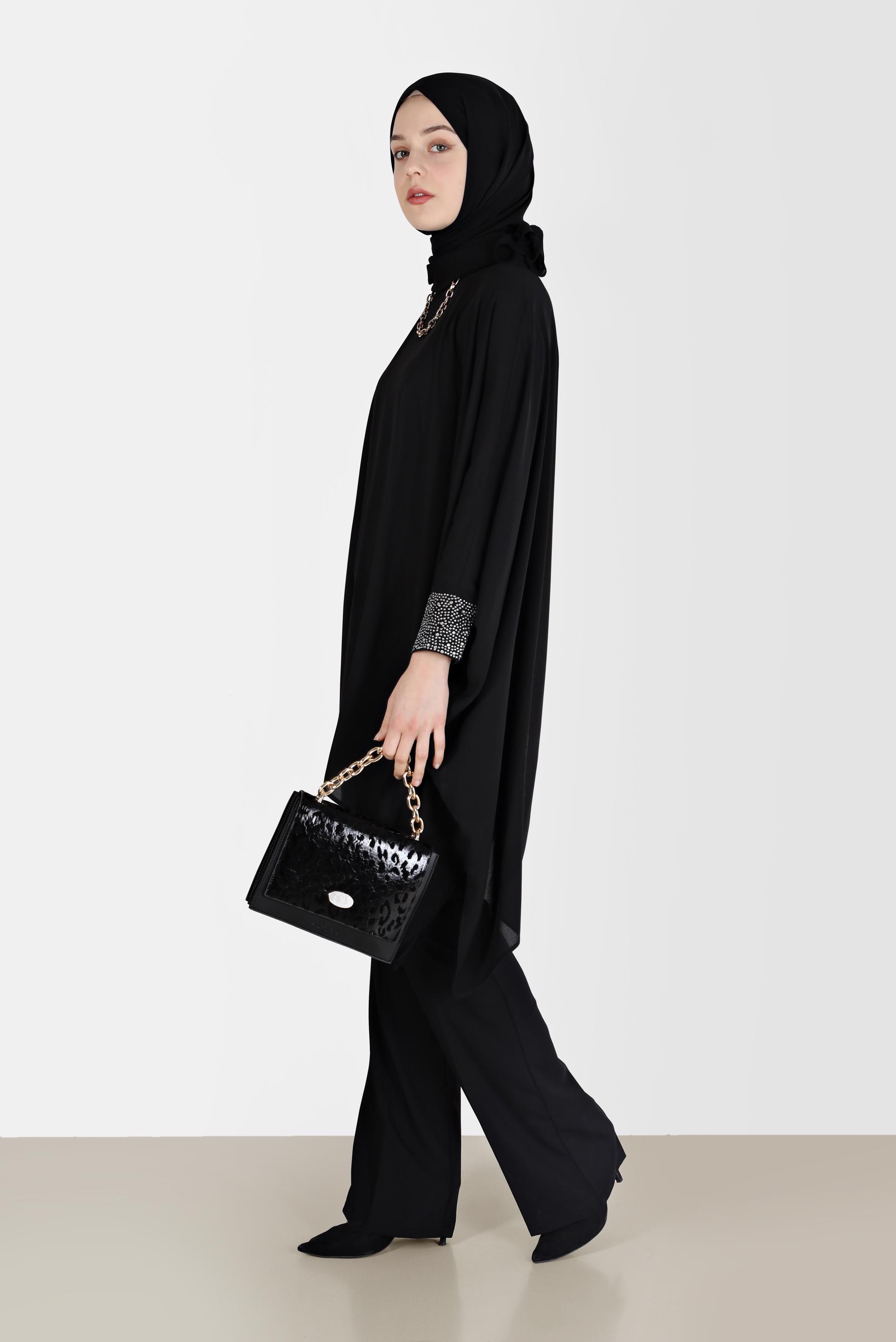 Tesettür giyim SİYAH KOLLARI TAŞ BASKILI ASİMETRİK KESİM TUNİK 40858 