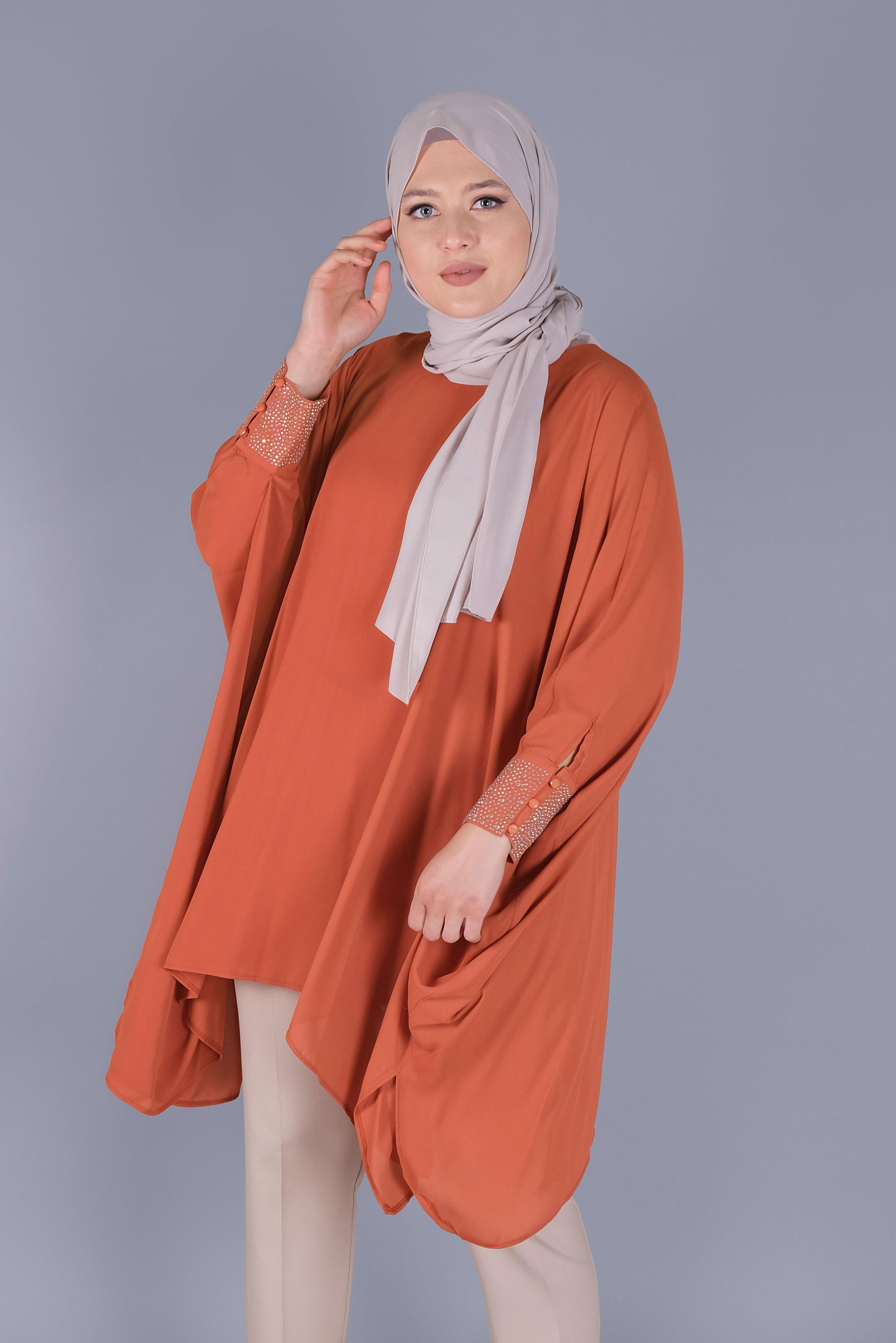 Tesettür giyim TABA KOLLARI TAŞ BASKILI ASİMETRİK KESİM TUNİK 40858 