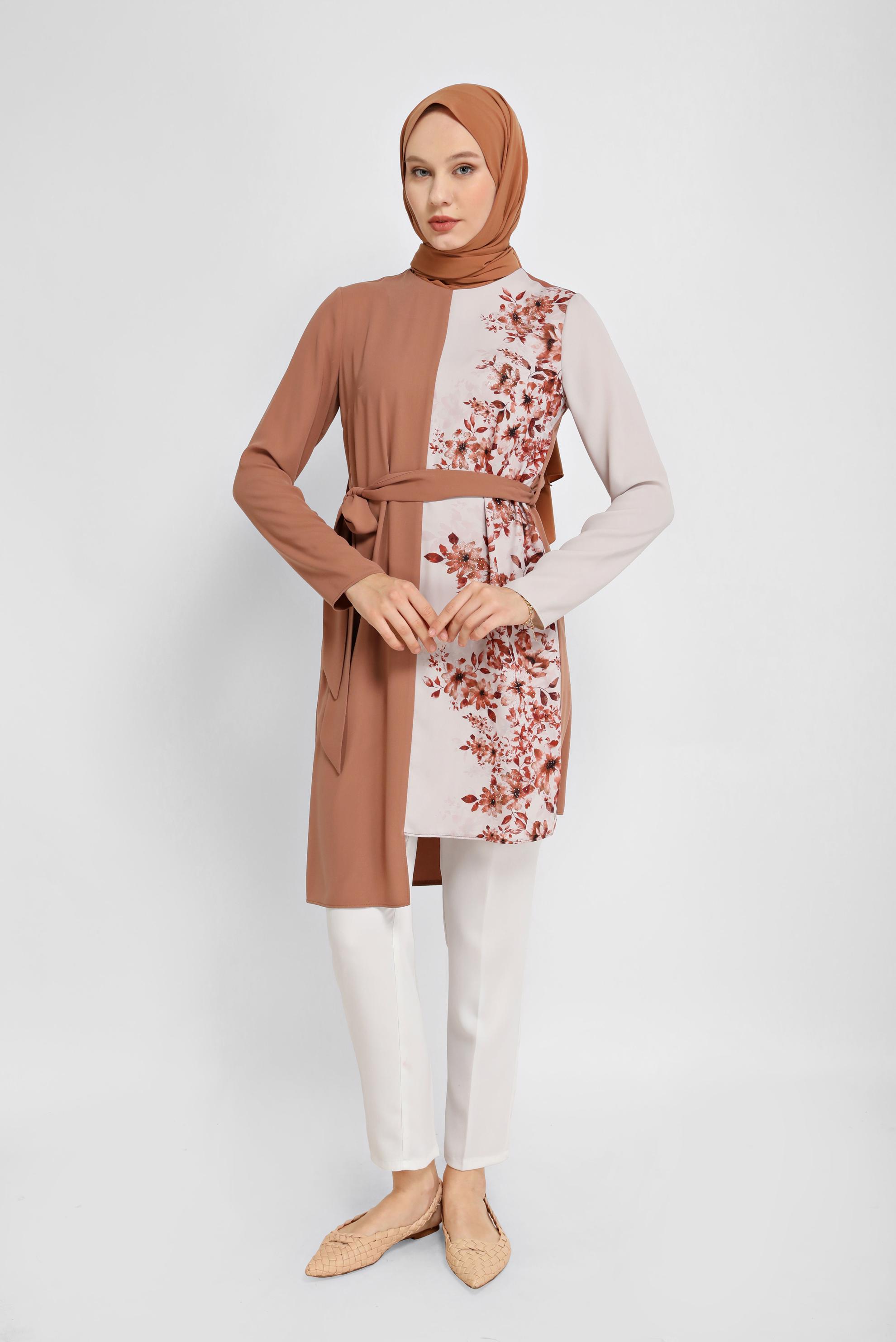 Tesettür giyim KAHVE KUŞAKLI ÇİÇEK DESENLİ TUNİK 40865 