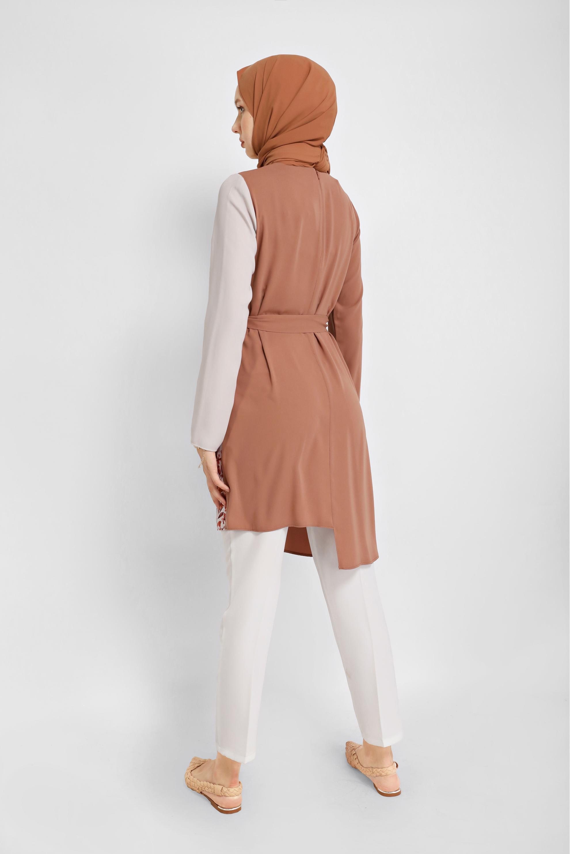 Tesettür giyim KAHVE KUŞAKLI ÇİÇEK DESENLİ TUNİK 40865 