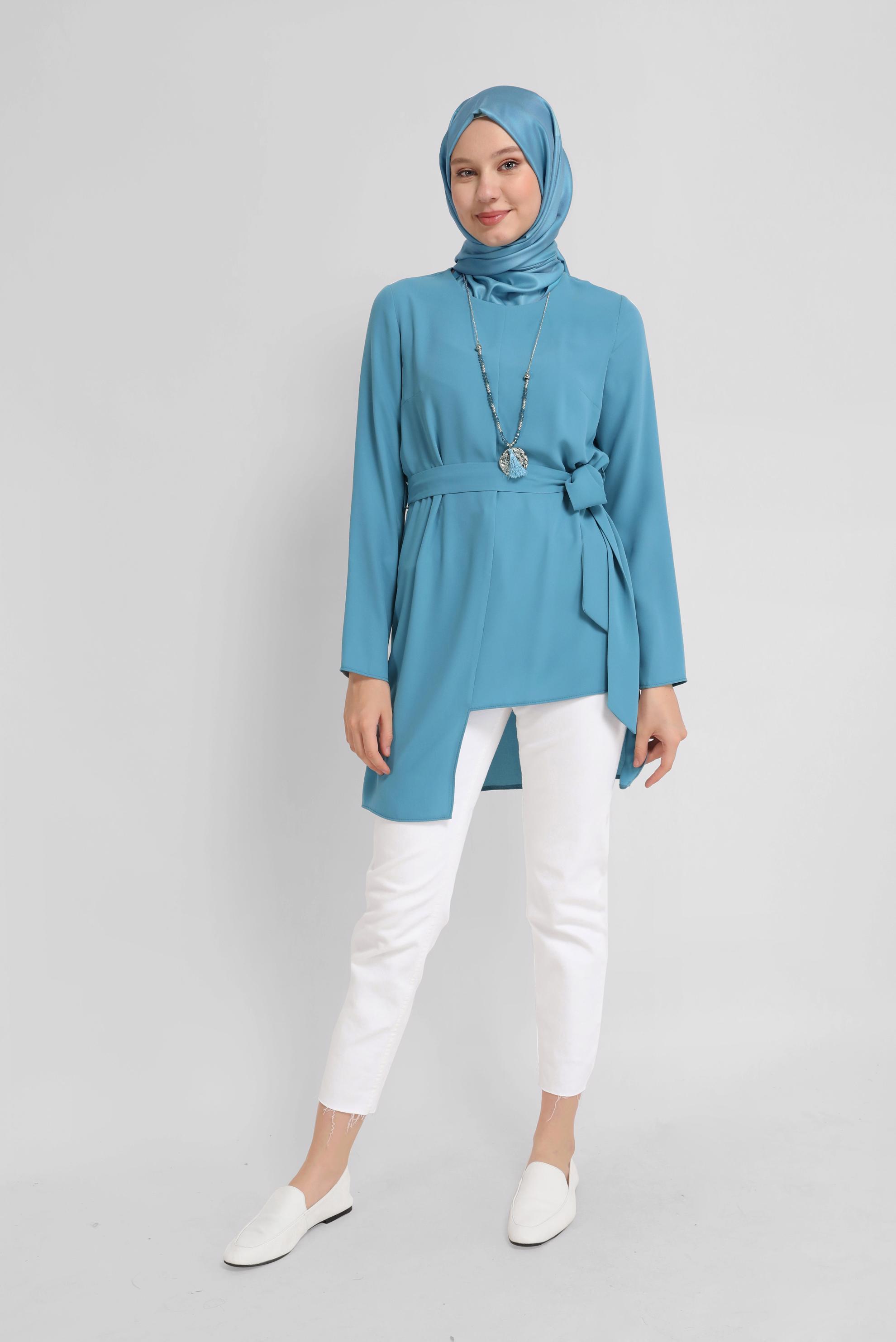 Tesettür giyim MAVİ ASİMETRİK KESİM KUŞAK  DETAYLI TUNİK 40867 