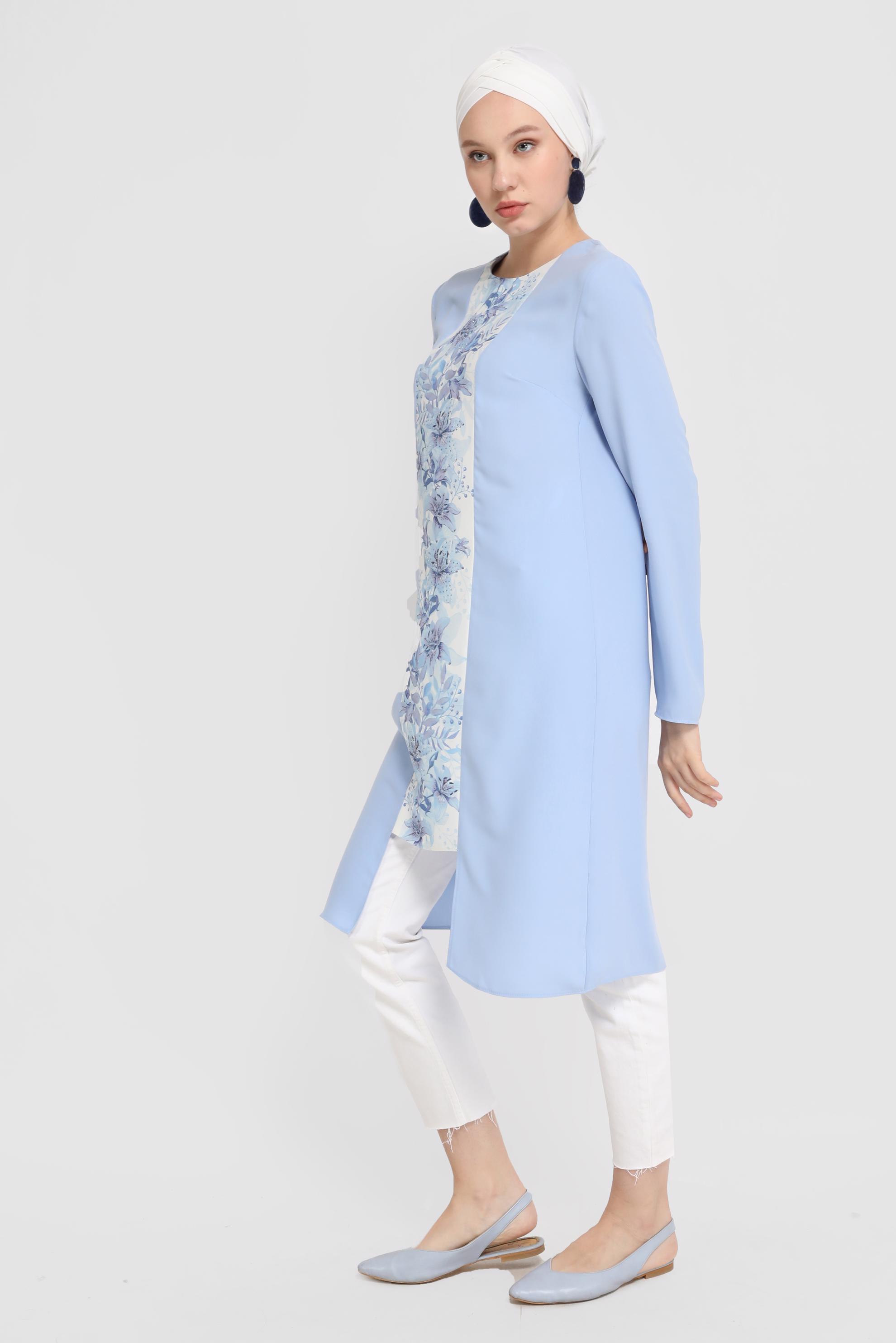 Tesettür giyim MAVİ ÇİÇEK DESENLİ ARKADAN FERMUARLI TUNİK 40879 