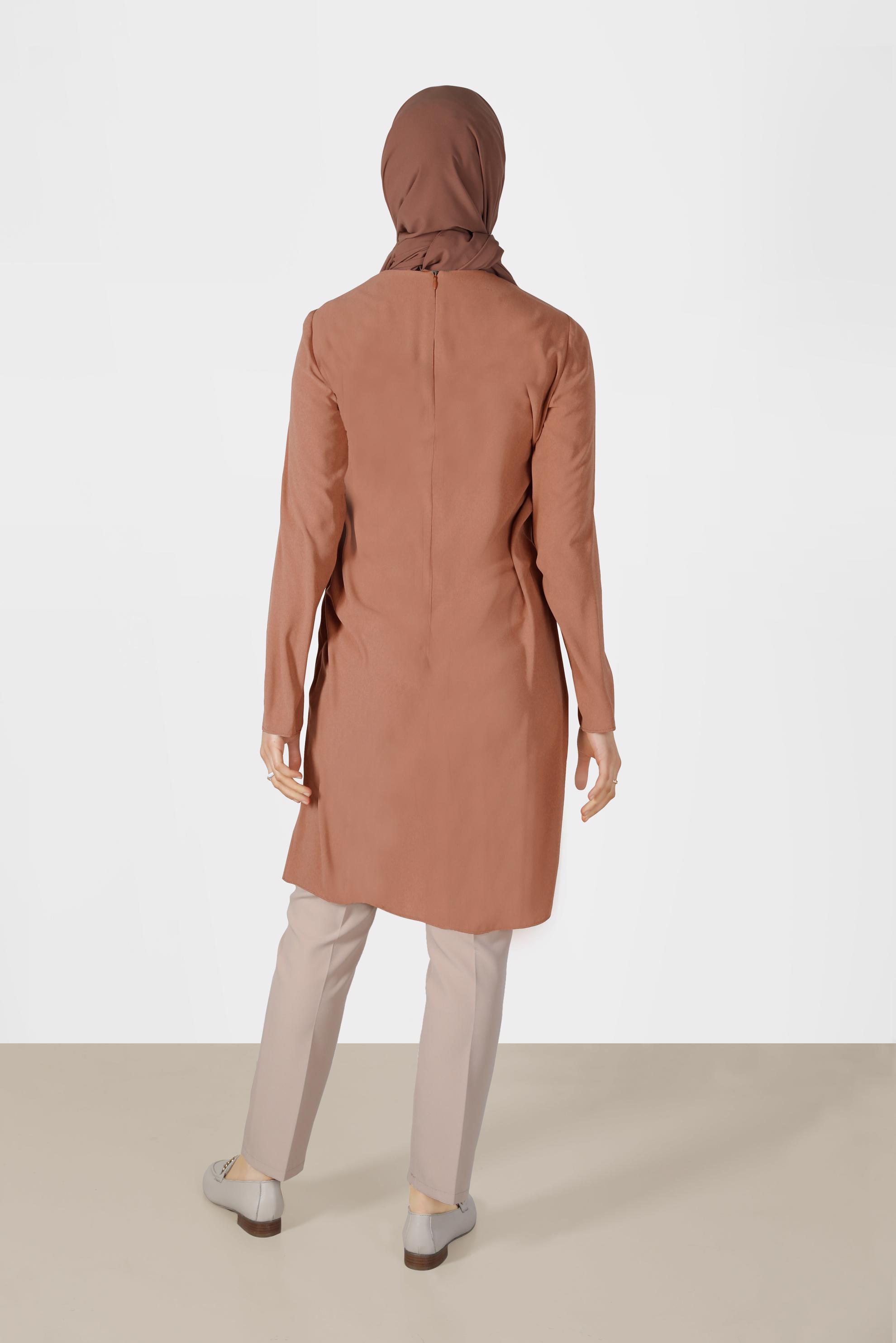 Tesettür giyim KAHVE ÇİÇEK DESENLİ ARKADAN FERMUARLI TUNİK 40879 