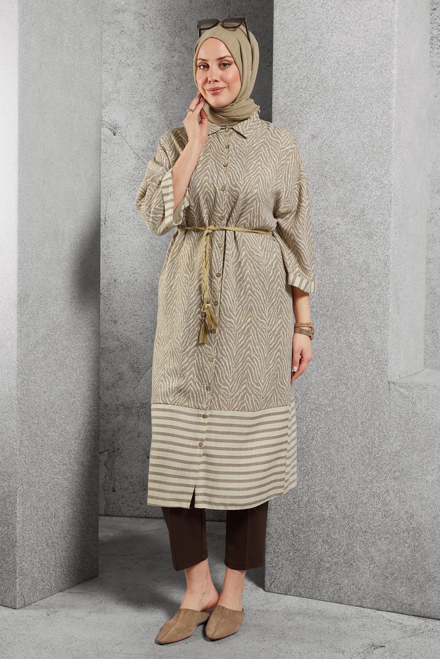 Tesettür giyim VİZON BOYDAN DÜĞMELİ DESENLİ TUNİK 4359