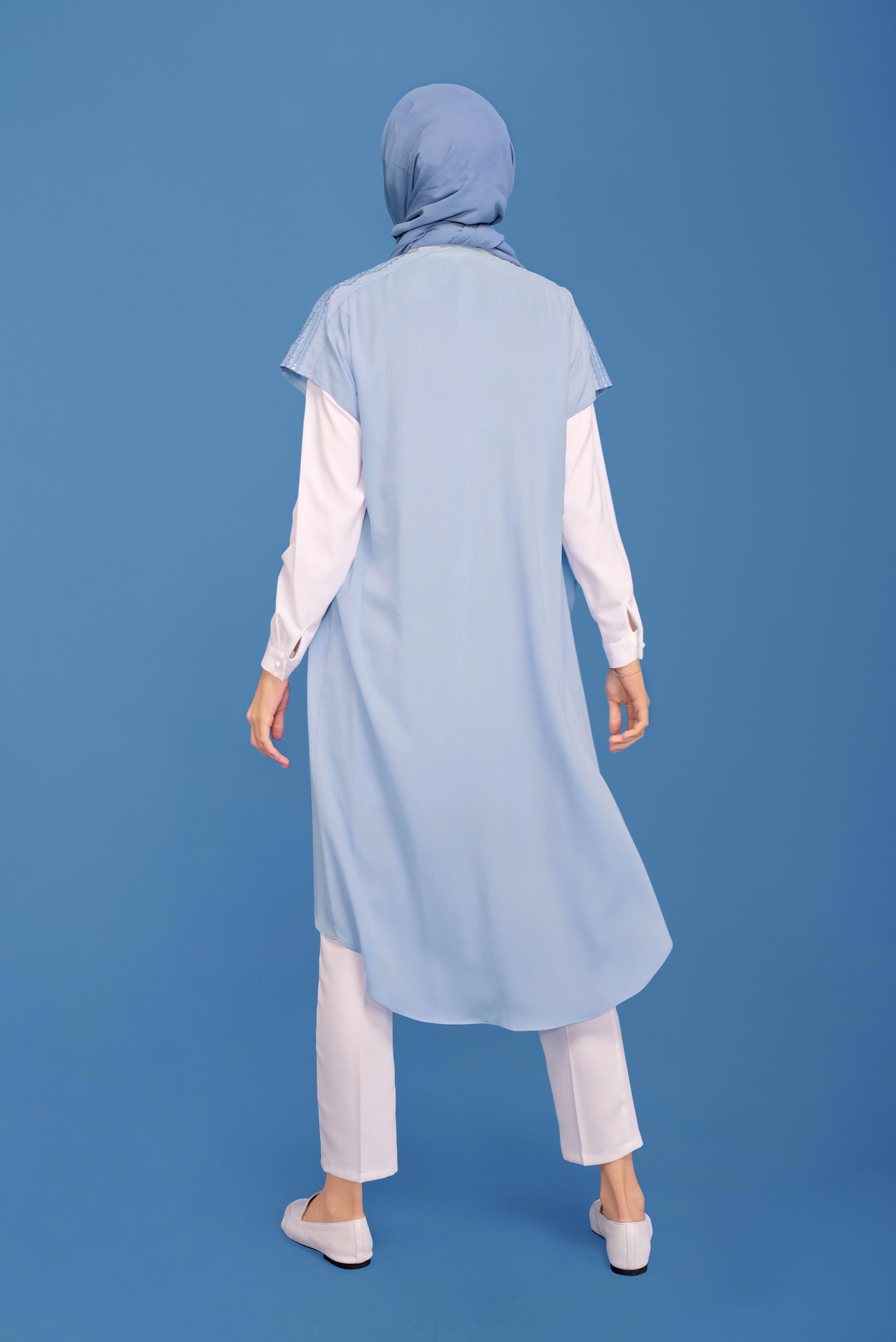 Tesettür giyim MAVİ KISA KOLLU OMUZLARI DETAYLI YELEK 40850 