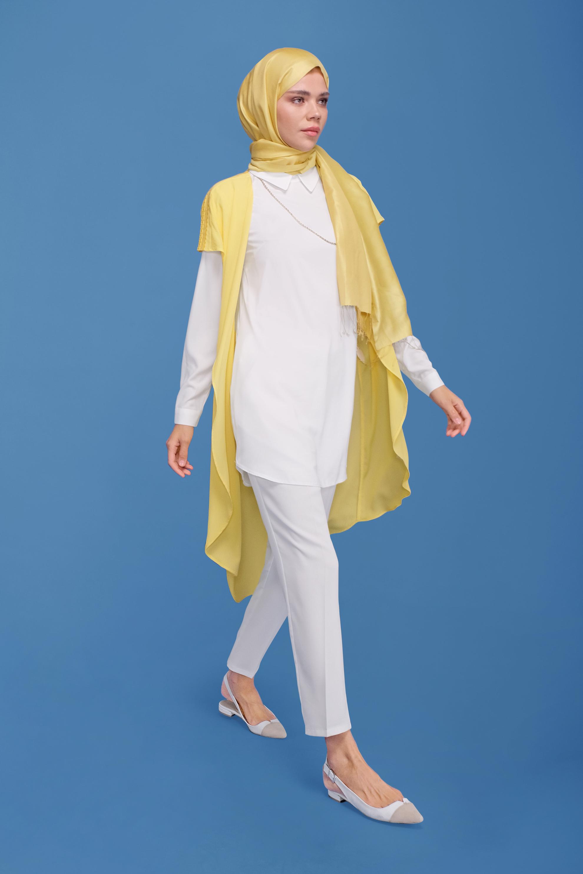 Hijab clothing YELLOW SHORT-SLEEVED VEST 40850 