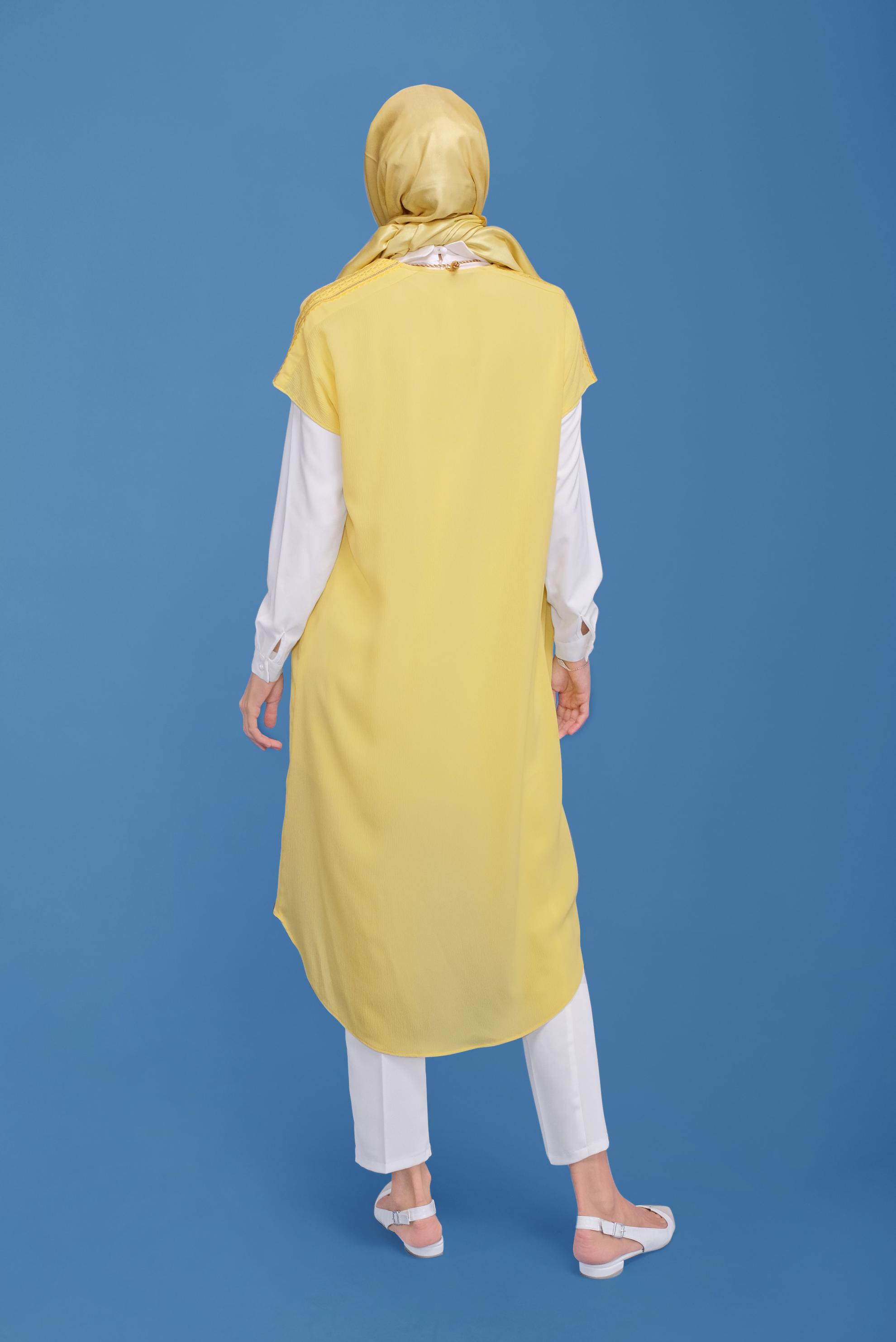 Hijab clothing YELLOW SHORT-SLEEVED VEST 40850 
