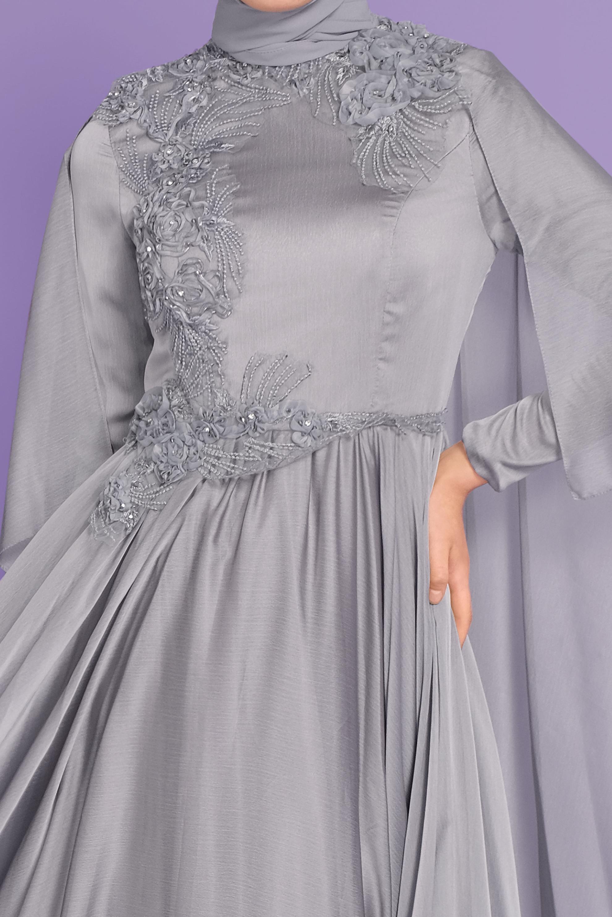 Tesettür giyim GRİ İŞLEME DETAYLI ŞİFON ABİYE ELBİSE 50113 