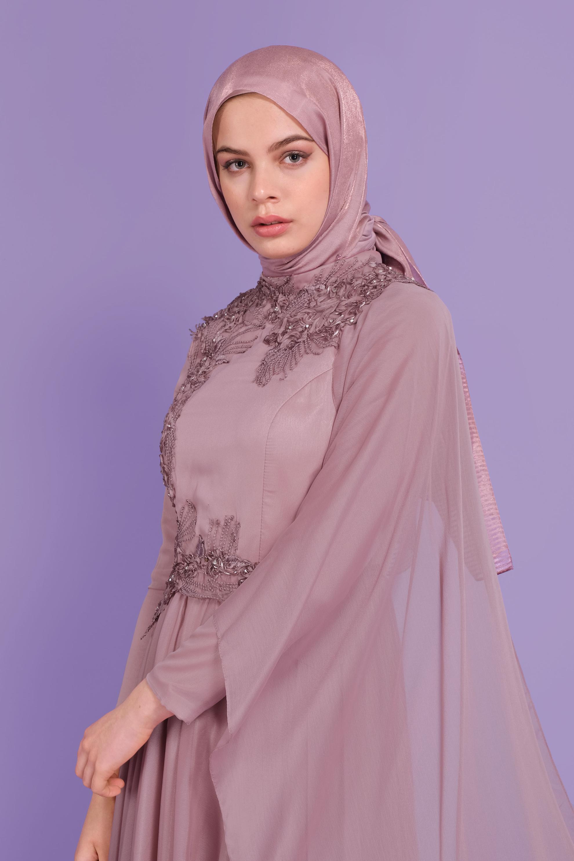 Tesettür giyim PEMBE İŞLEME DETAYLI ŞİFON ABİYE ELBİSE 50113 