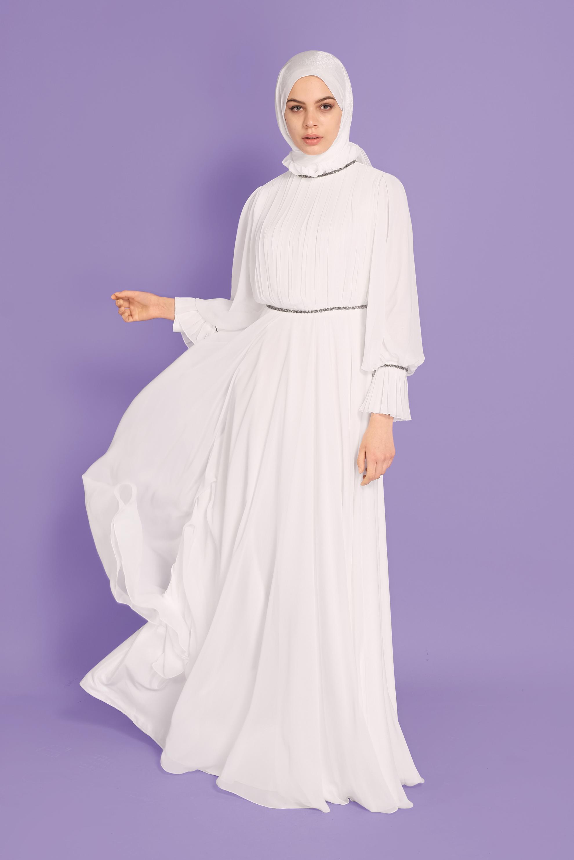 Tesettür giyim BEYAZ PİLİSELİ ŞİFON ABİYE ELBİSE 50115