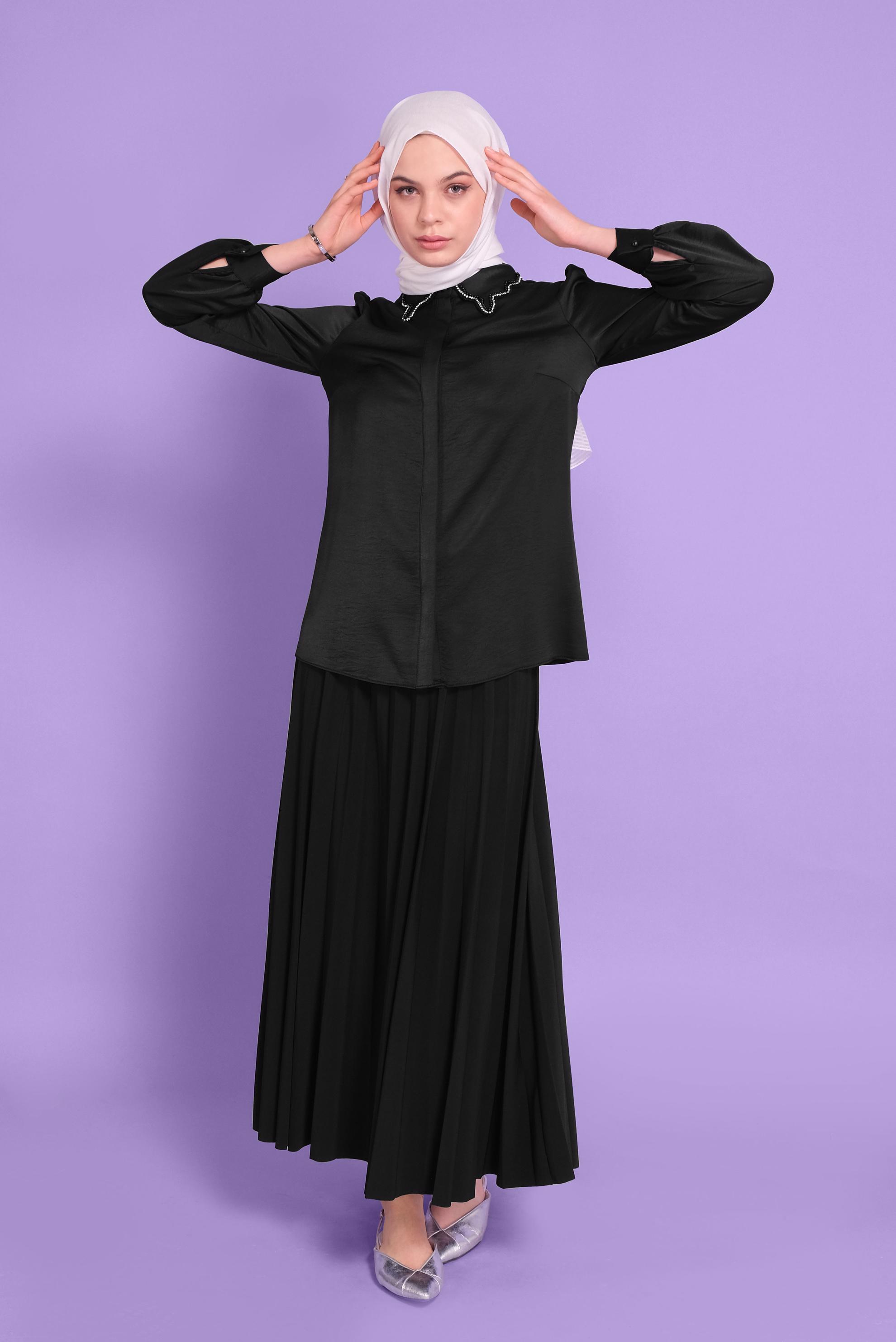 Tesettür giyim SİYAH YAKASI BONCUK İŞLEMELİ DÜĞMELİ BLUZ 41452 