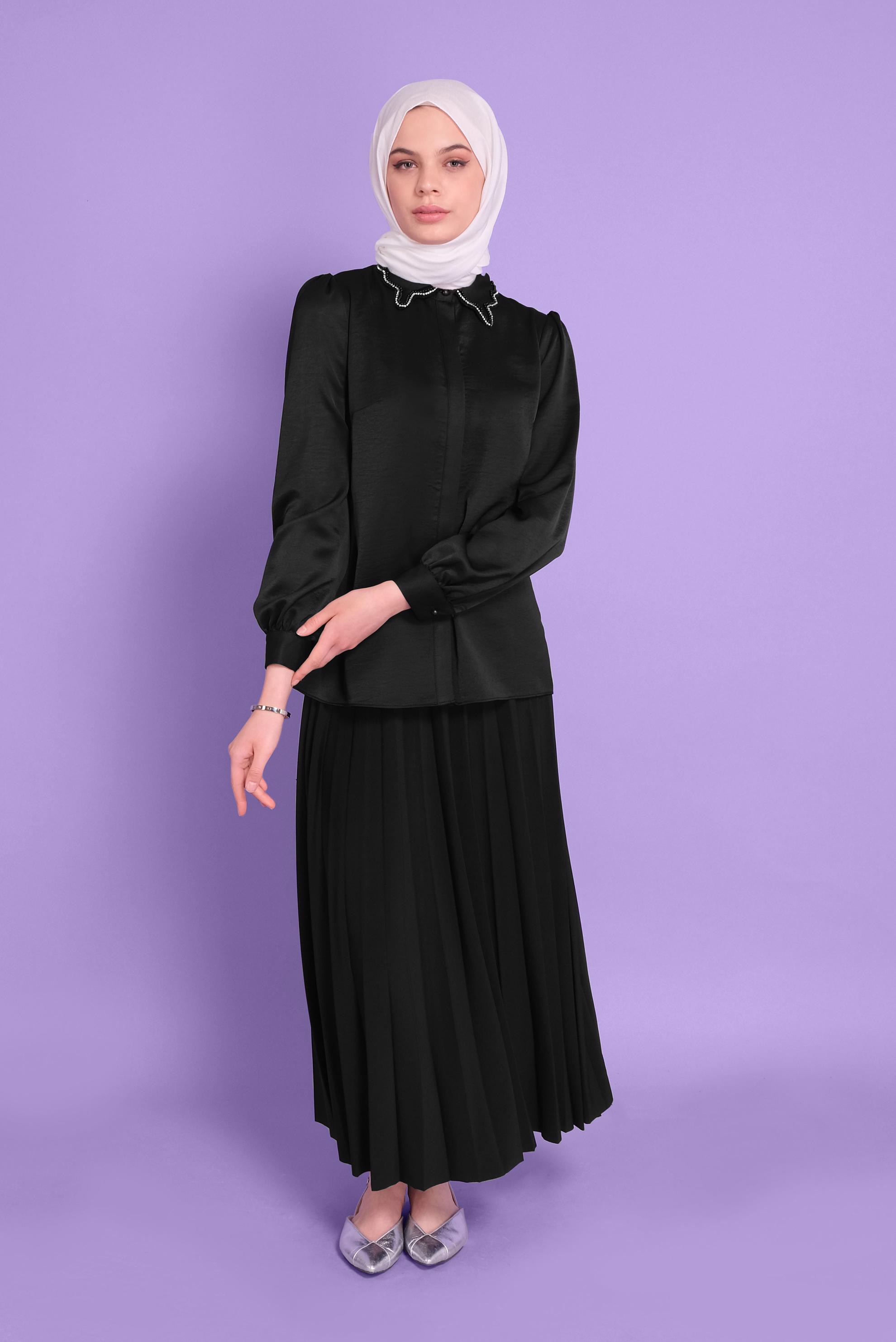 Tesettür giyim SİYAH YAKASI BONCUK İŞLEMELİ DÜĞMELİ BLUZ 41452 