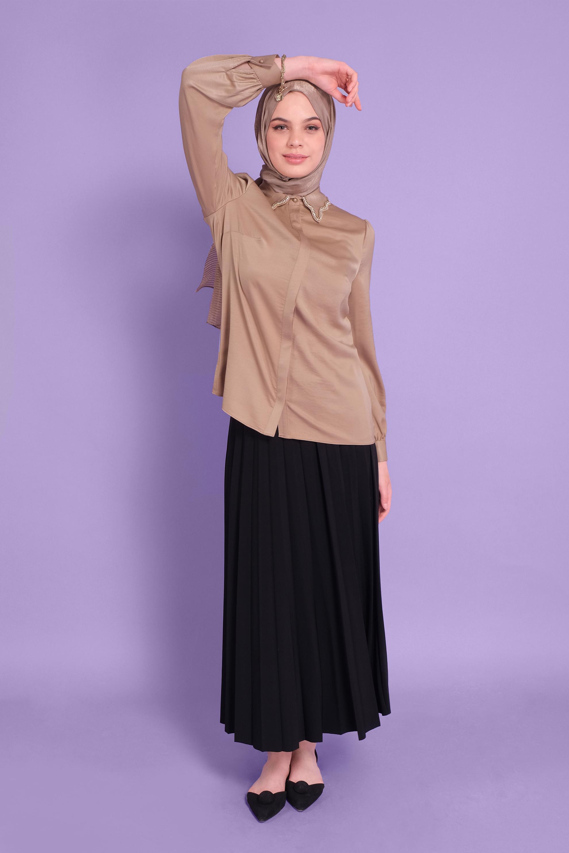 Tesettür giyim BEJ YAKASI BONCUK İŞLEMELİ DÜĞMELİ BLUZ 41452 