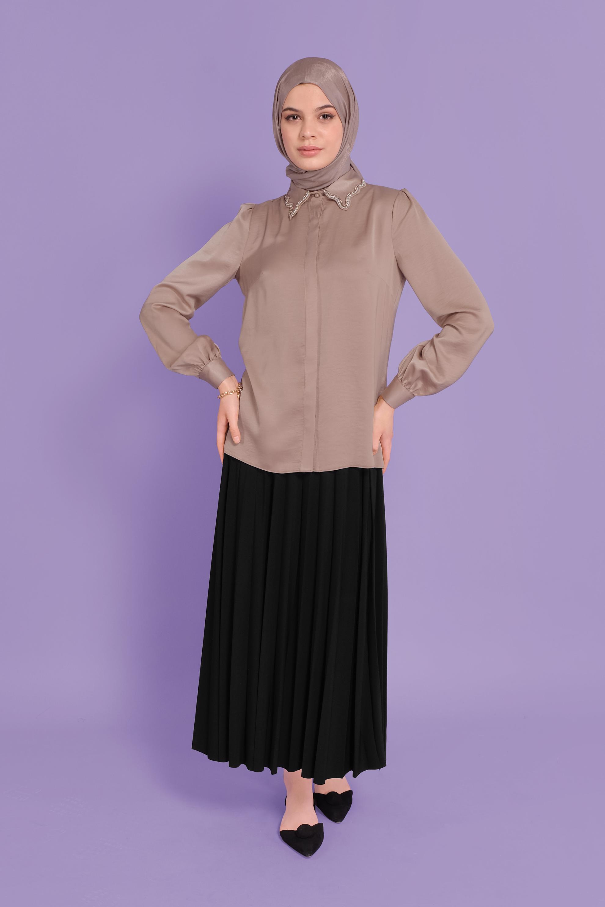 Tesettür giyim BEJ YAKASI BONCUK İŞLEMELİ DÜĞMELİ BLUZ 41452 