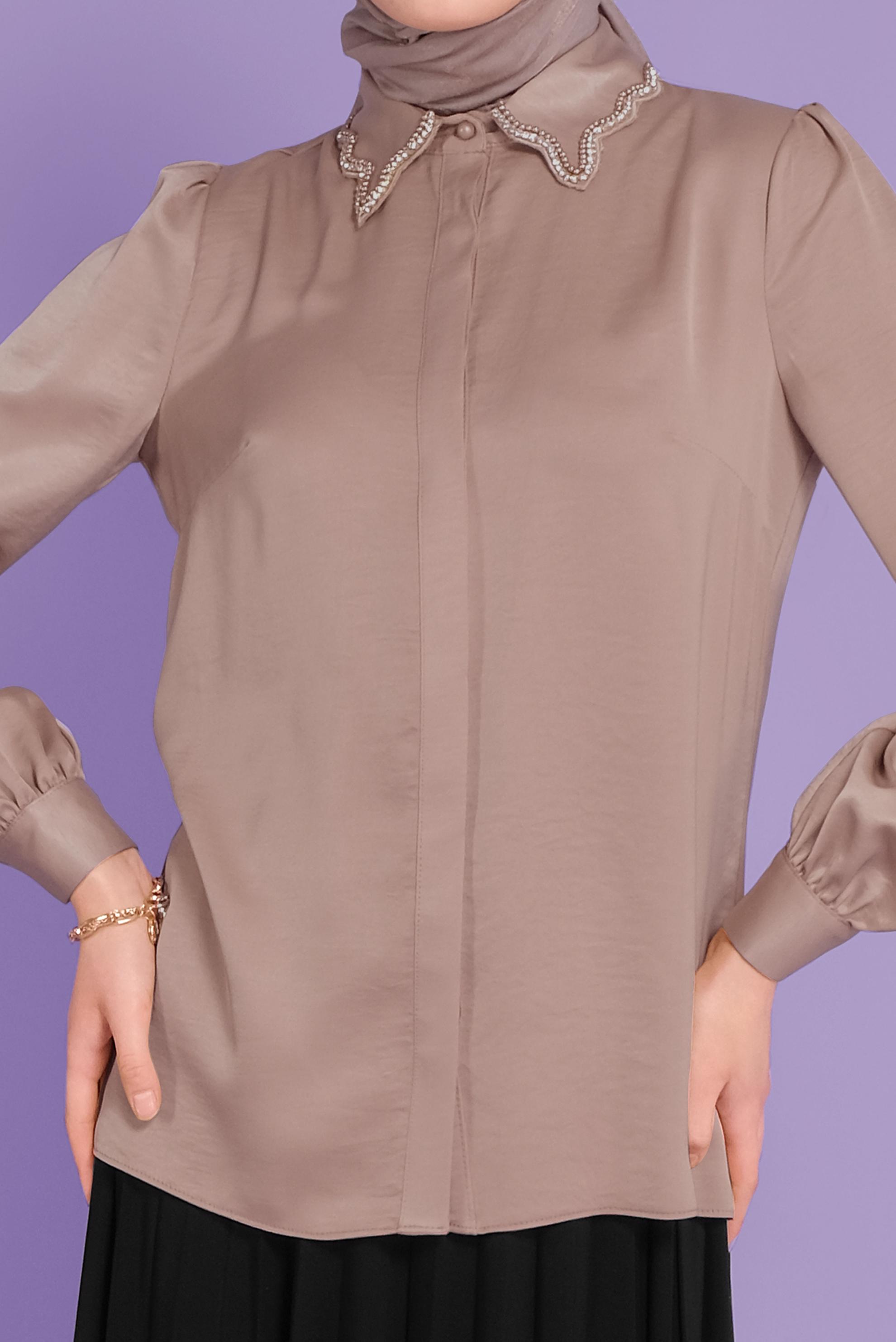 Tesettür giyim BEJ YAKASI BONCUK İŞLEMELİ DÜĞMELİ BLUZ 41452 