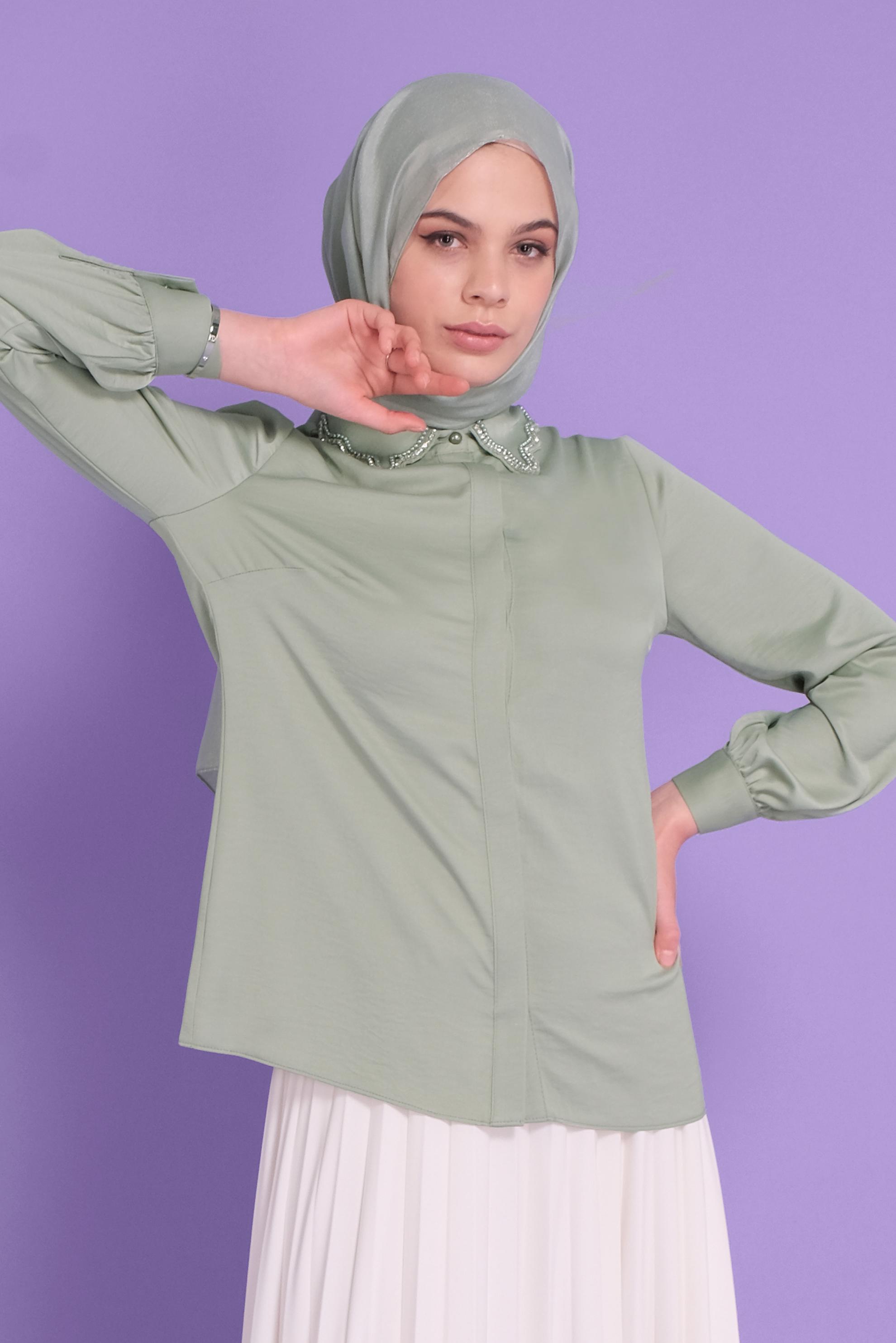 Tesettür giyim YEŞİL YAKASI BONCUK İŞLEMELİ DÜĞMELİ BLUZ 41452 