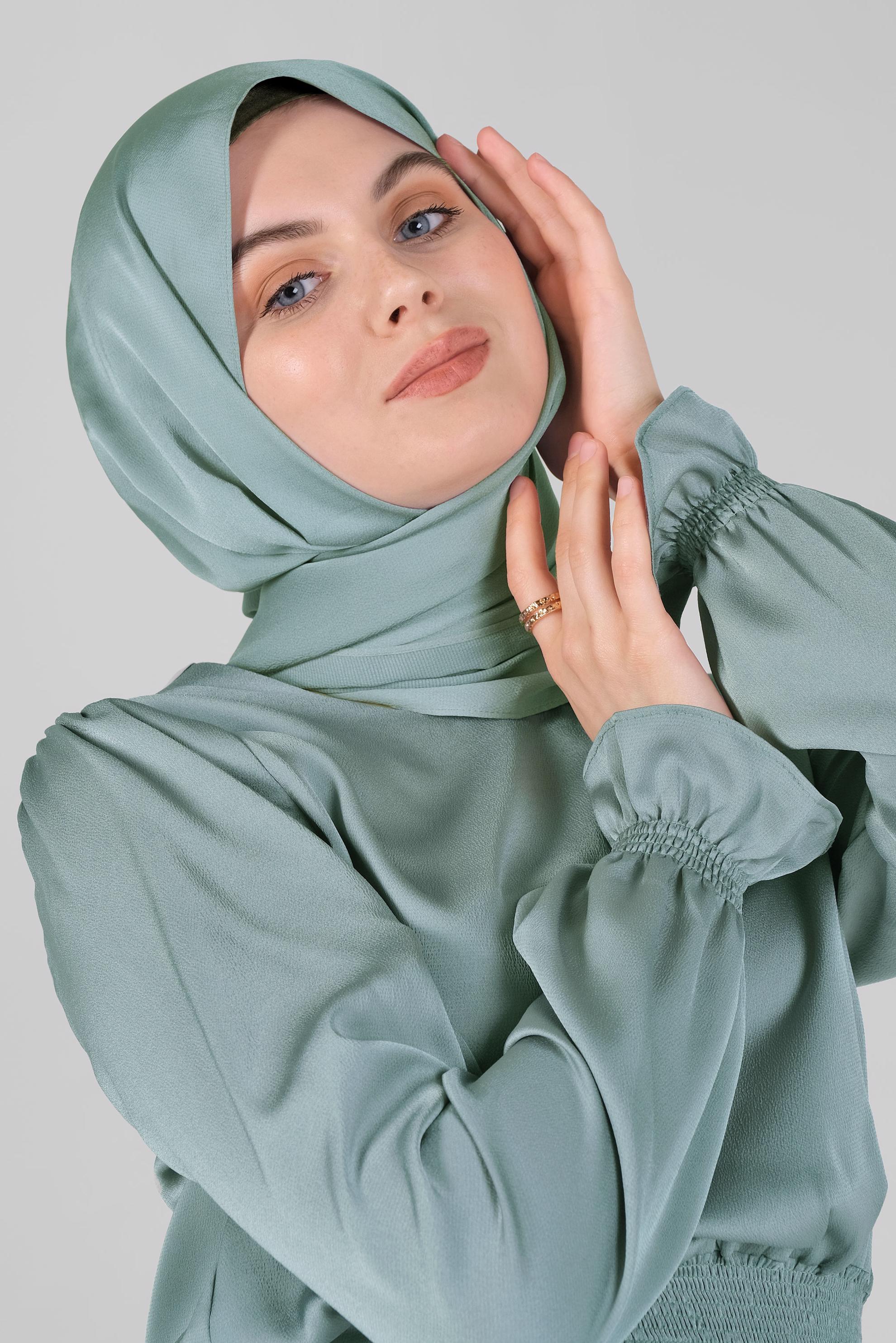 Tesettür giyim YEŞİL GİPE LASTİKLİ SATEN BLUZ 41518