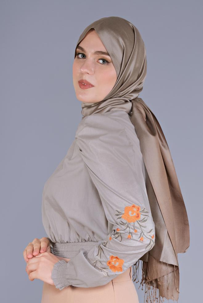 Tesettür giyim BEJ NAKIŞ DETAYLI GİPELİ BLUZ 41551 - ALVİNA