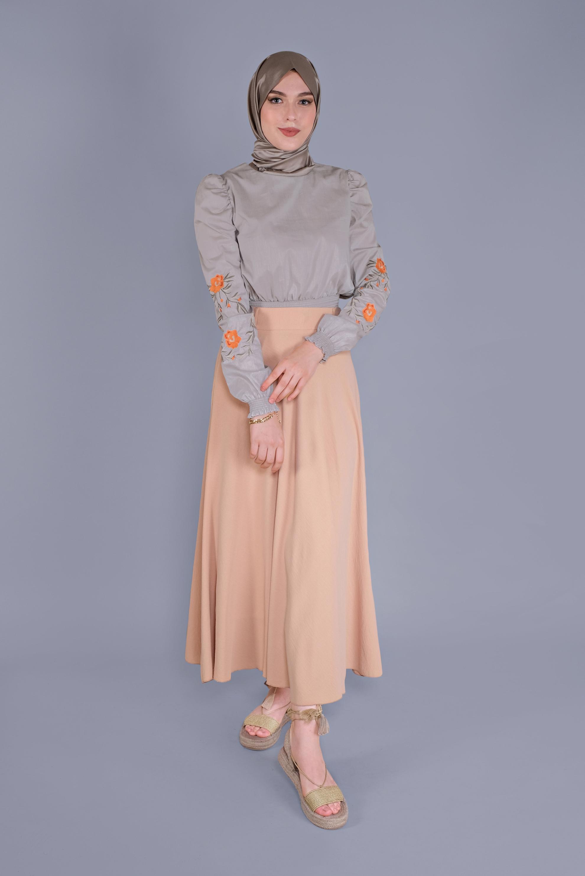 Tesettür giyim BEJ NAKIŞ DETAYLI GİPELİ BLUZ 41551