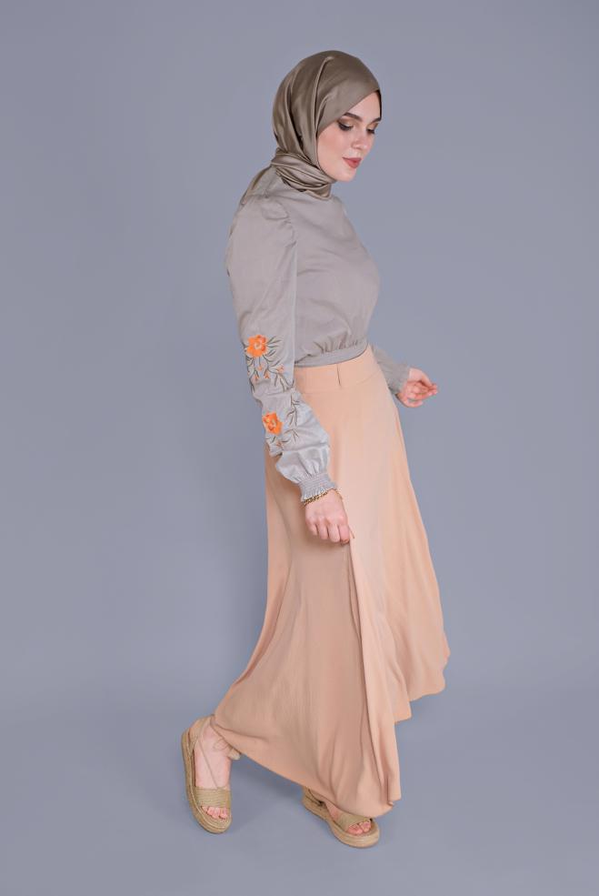 Tesettür giyim BEJ NAKIŞ DETAYLI GİPELİ BLUZ 41551 - ALVİNA