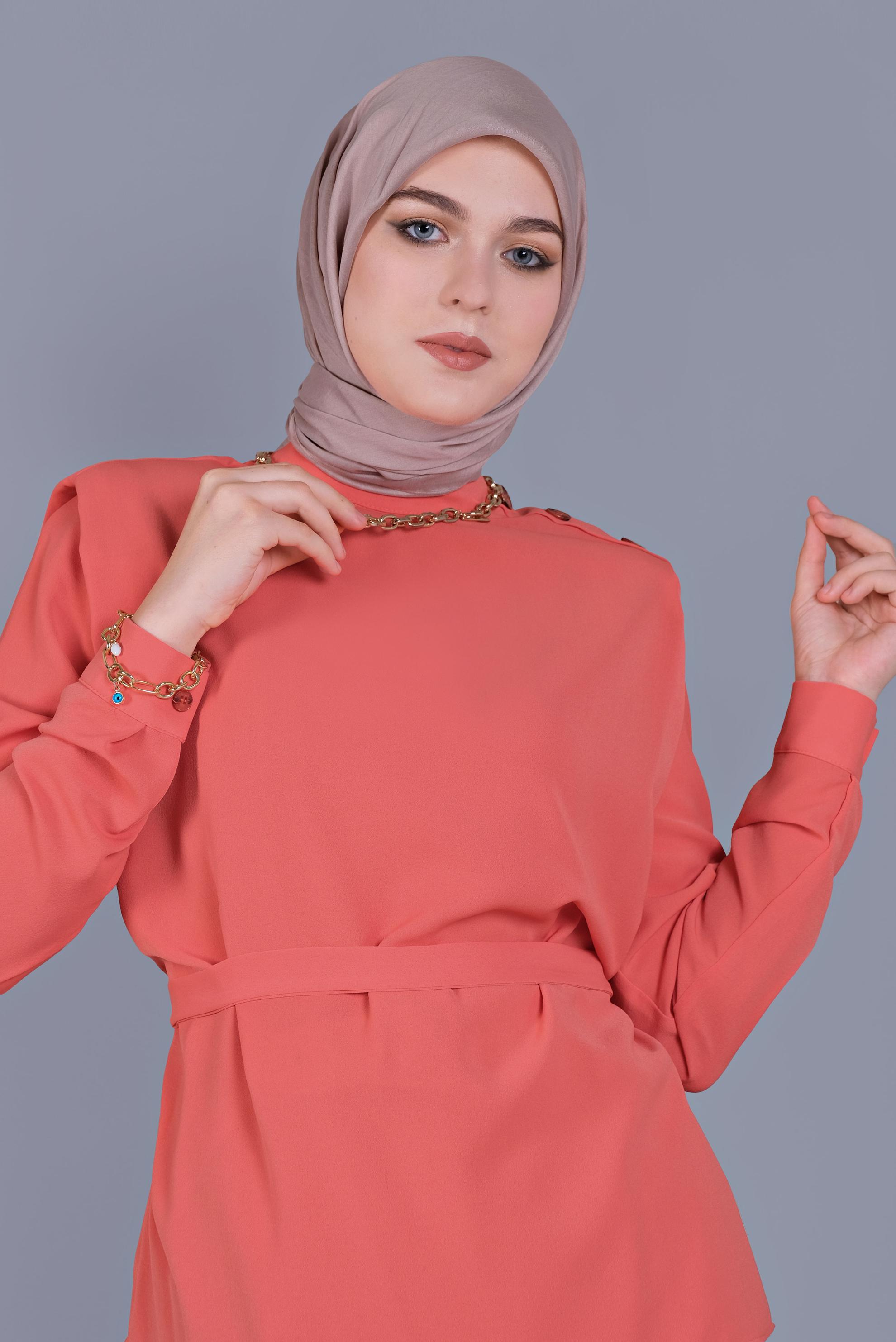 Tesettür giyim MERCAN VATKA DETAYLI  KUŞAKLI BLUZ 41617 