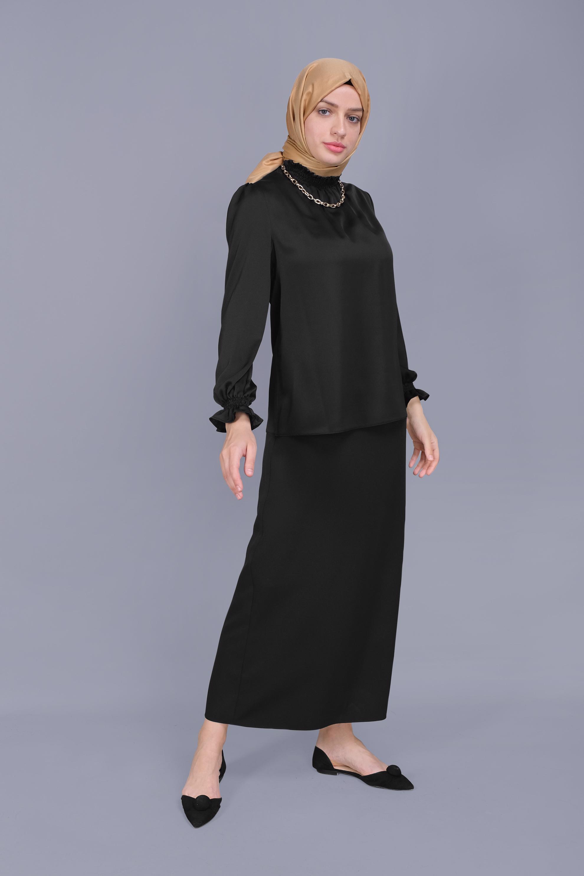 Tesettür giyim SİYAH BİLEKLERİ VE BOĞAZI LASTİKLİ SATEN BLUZ 41619 