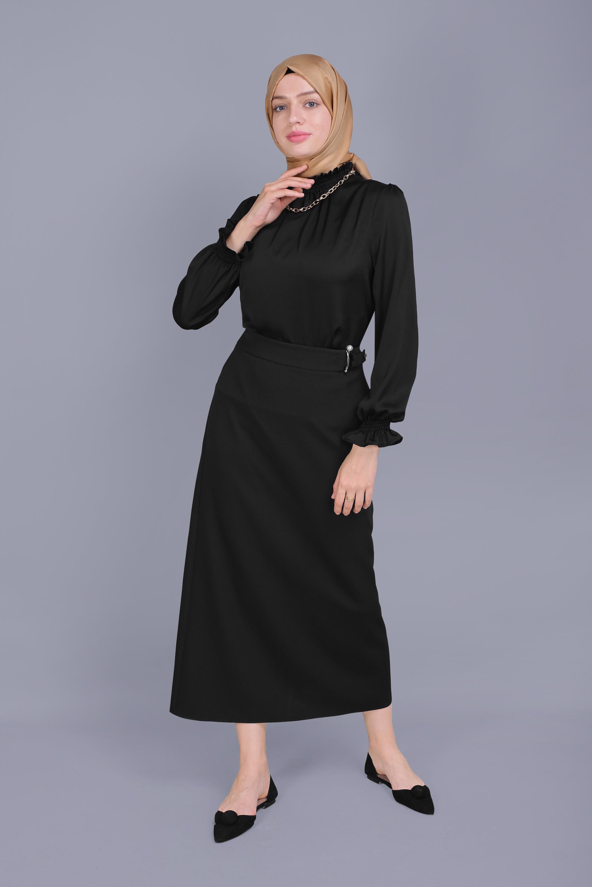 Tesettür giyim SİYAH BİLEKLERİ VE BOĞAZI LASTİKLİ SATEN BLUZ 41619 