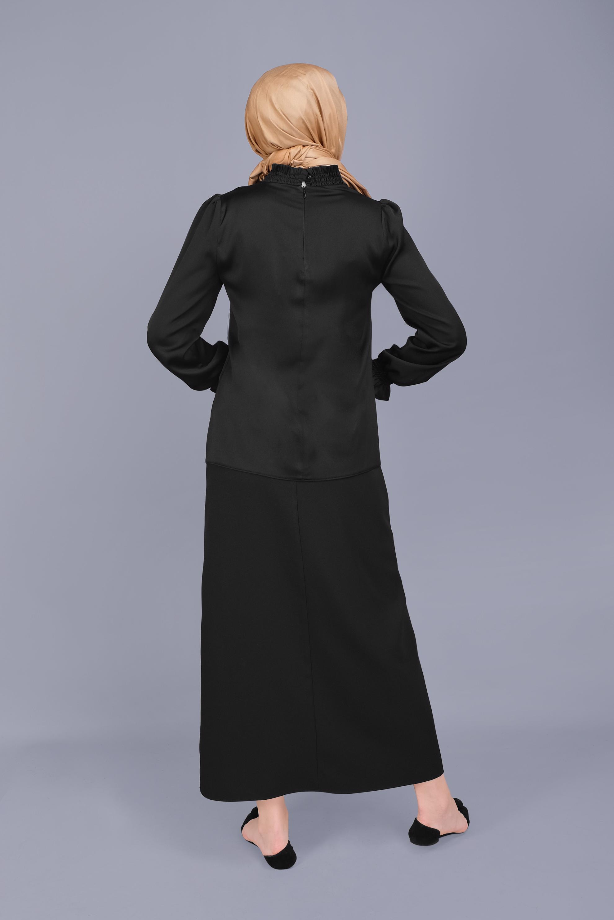 Tesettür giyim SİYAH BİLEKLERİ VE BOĞAZI LASTİKLİ SATEN BLUZ 41619 