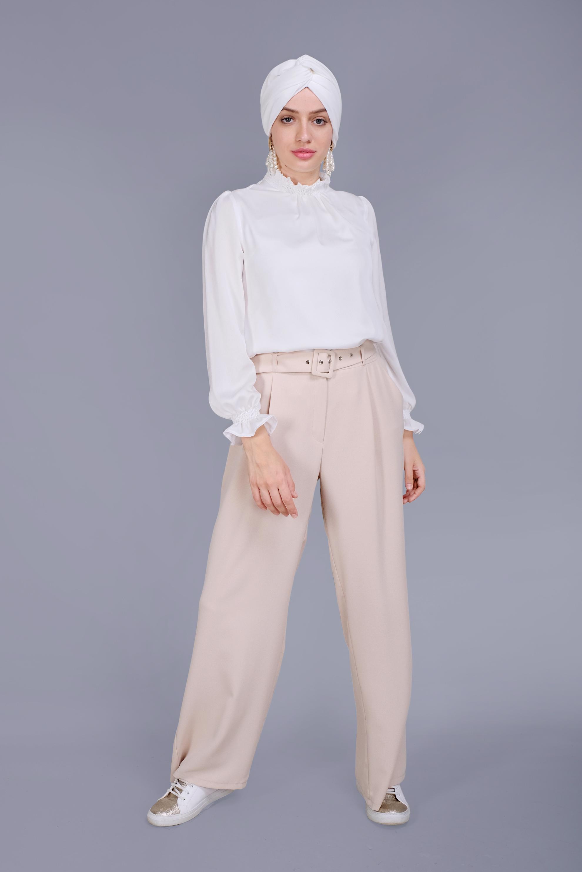 Tesettür giyim BEYAZ BİLEKLERİ VE BOĞAZI LASTİKLİ SATEN BLUZ 41619 