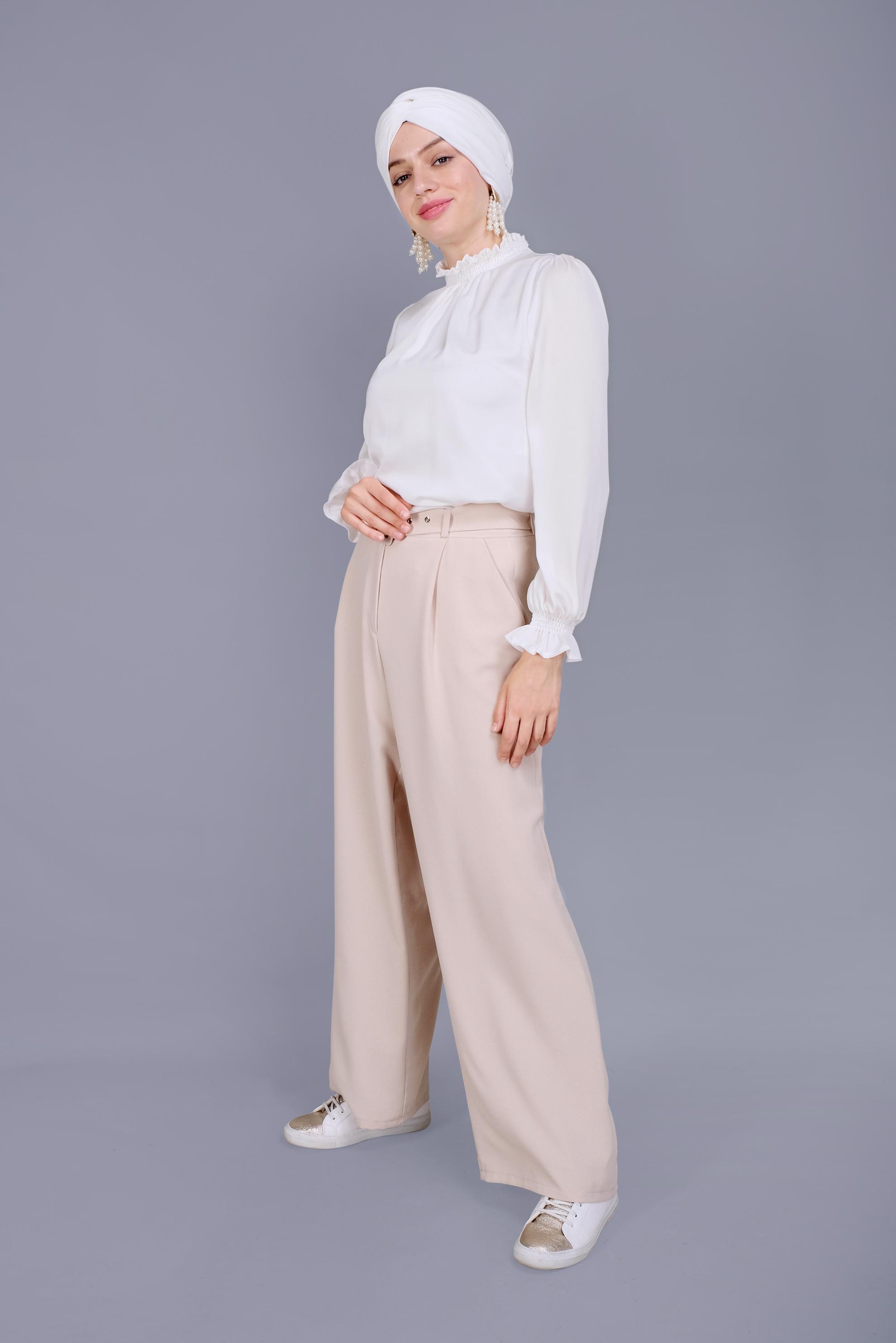 Tesettür giyim BEYAZ BİLEKLERİ VE BOĞAZI LASTİKLİ SATEN BLUZ 41619 