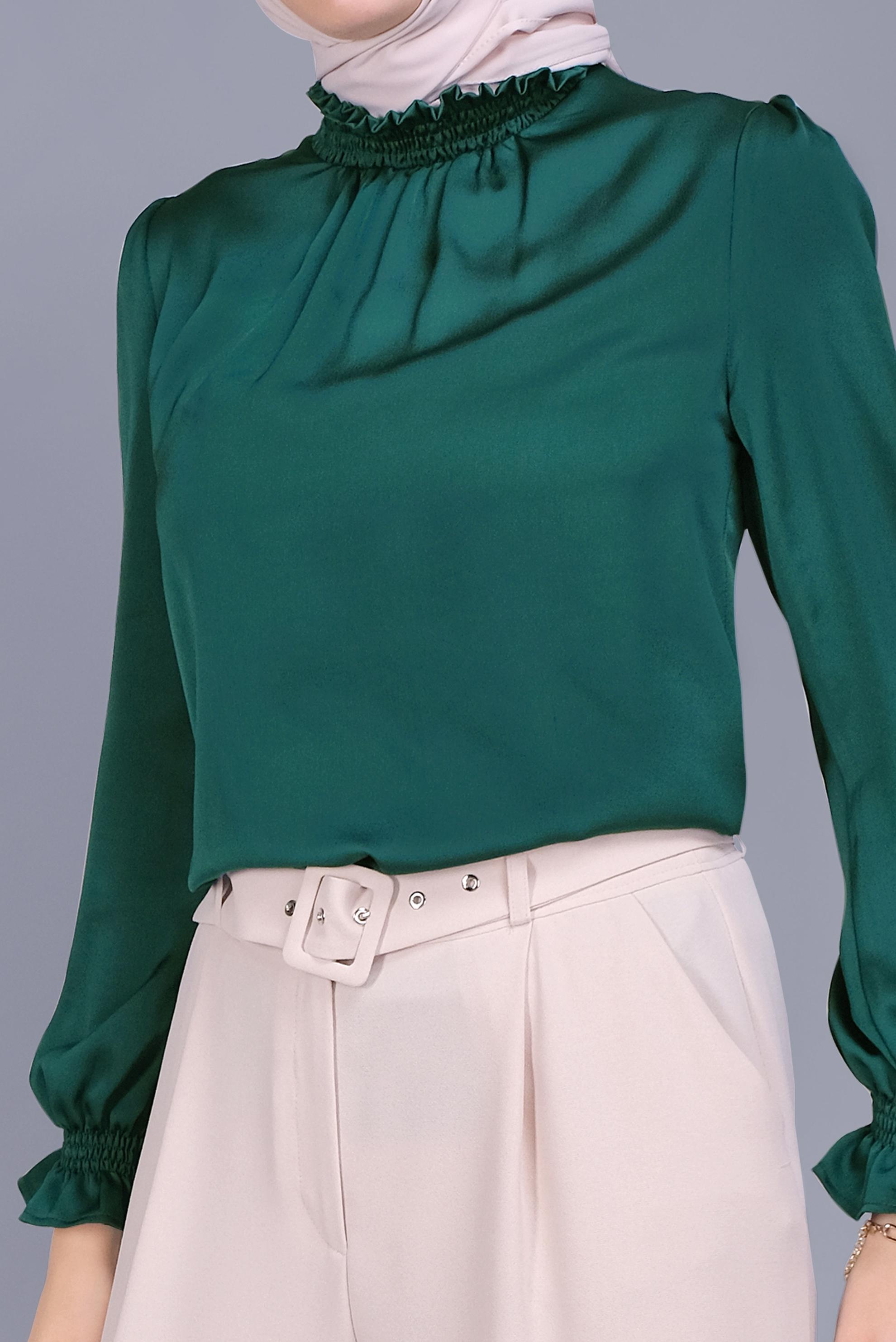 Tesettür giyim YEŞİL BİLEKLERİ VE BOĞAZI LASTİKLİ SATEN BLUZ 41619 