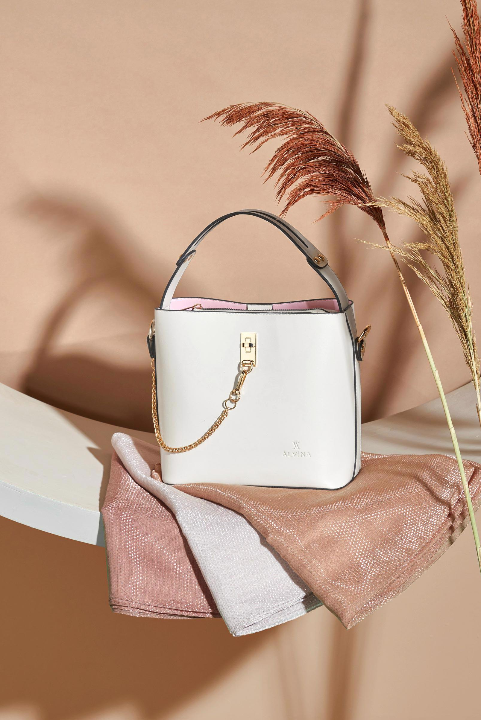 Tesettür giyim BEYAZ ALVİNA ZİNCİR DETAYLI TOTE ÇANTA 5071