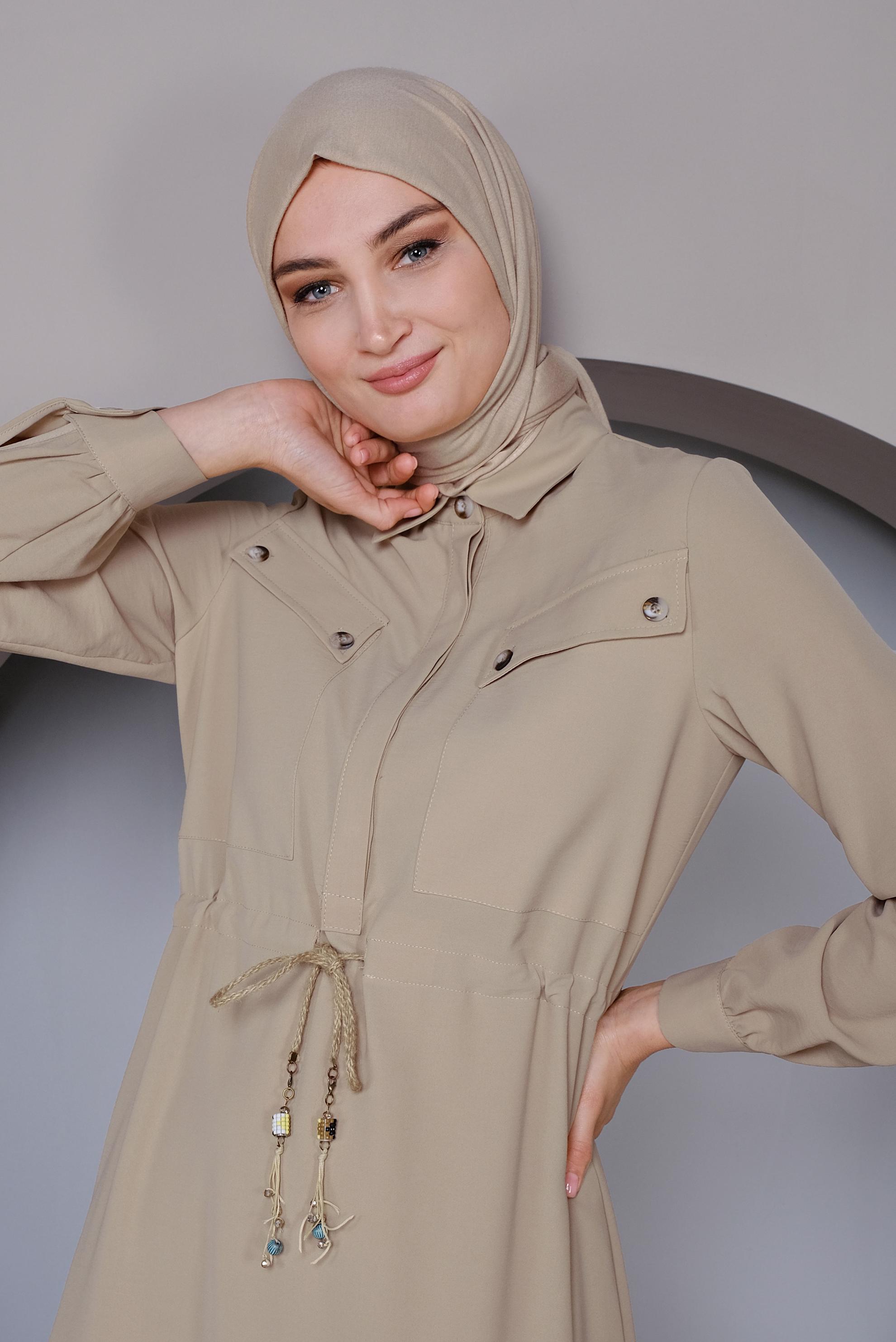 Tesettür giyim BEJ BELDEN BÜZGÜ BAĞCIKLI ELBİSE 41373