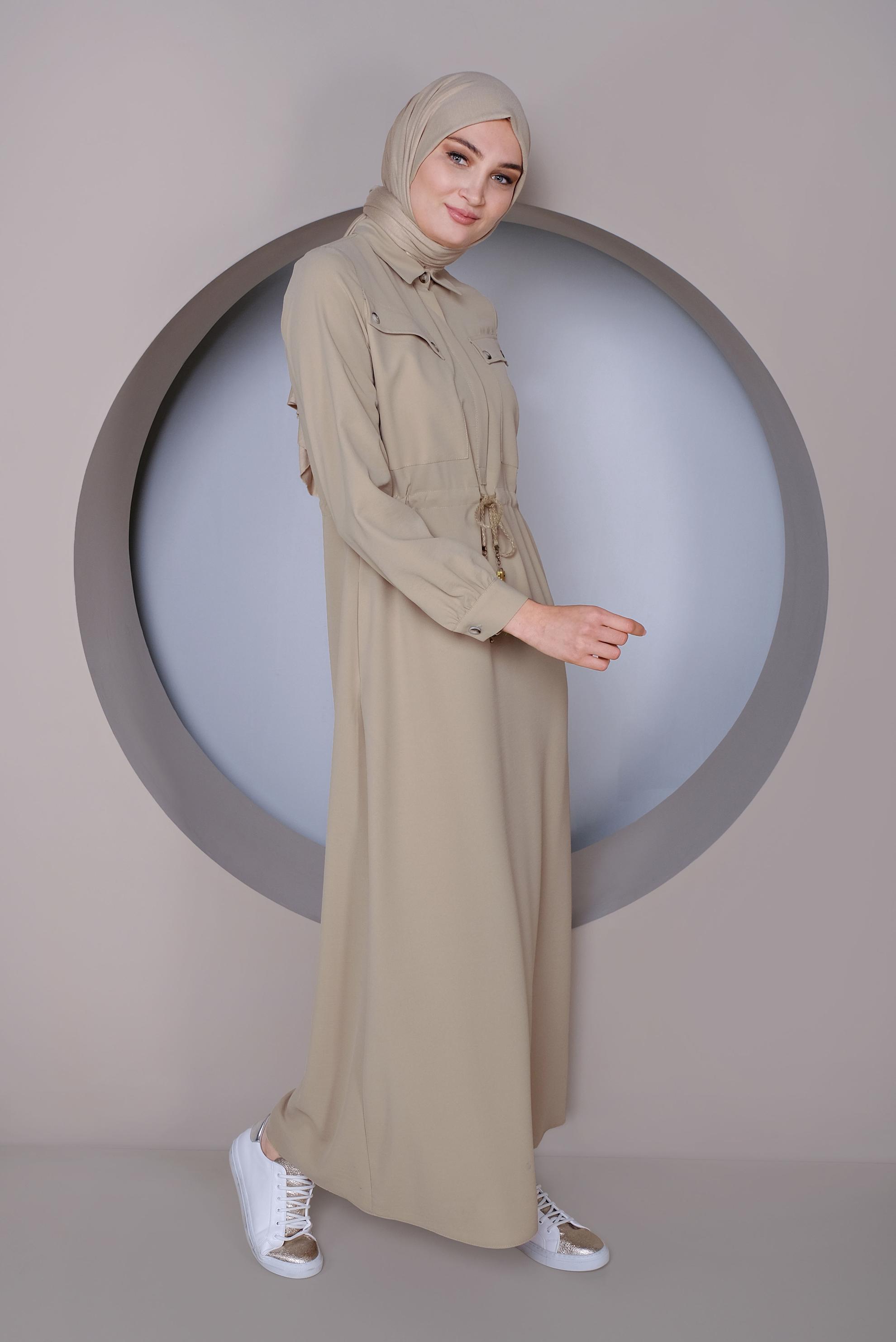 Tesettür giyim BEJ BELDEN BÜZGÜ BAĞCIKLI ELBİSE 41373