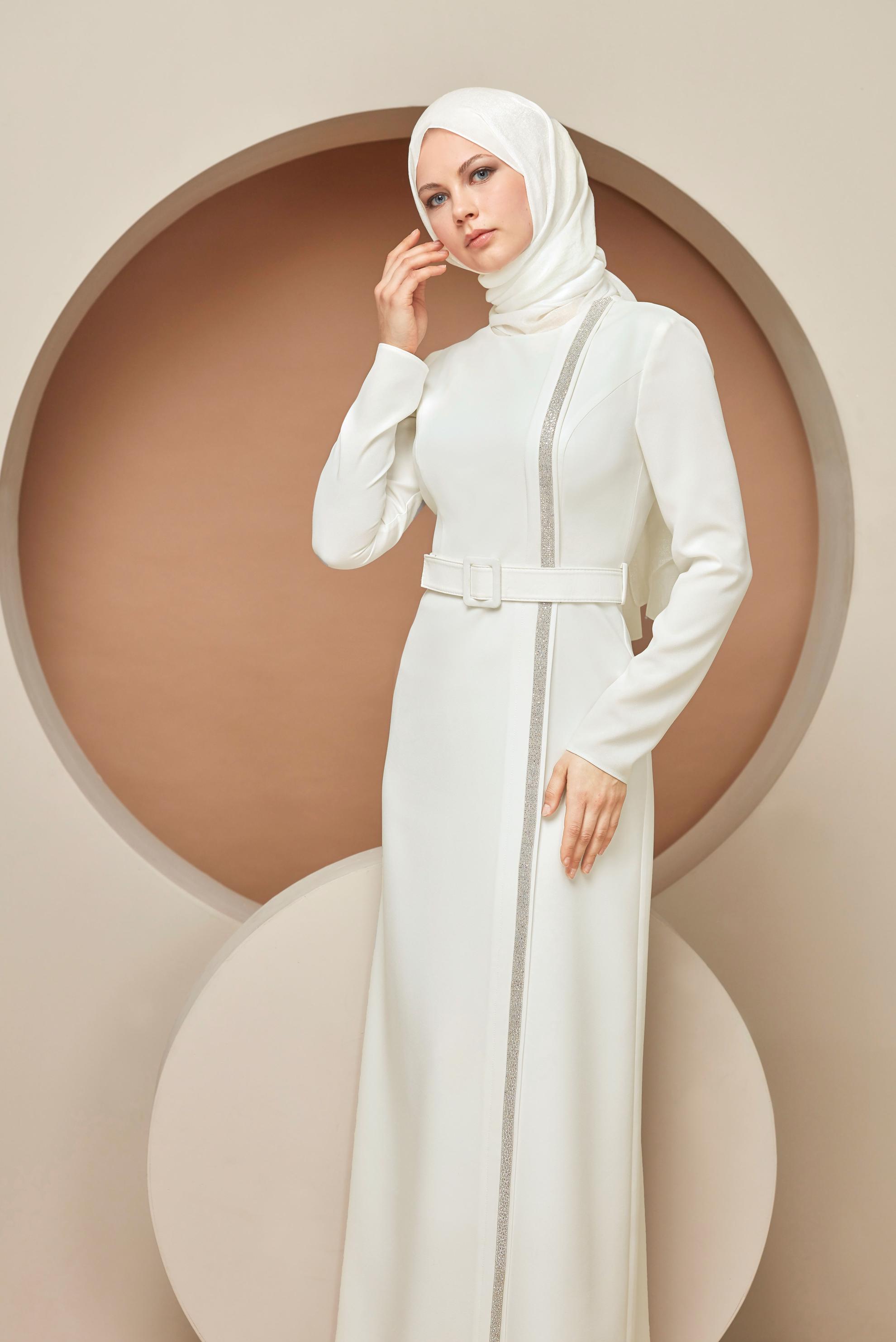 Tesettür giyim BEYAZ TAŞ ŞERİT DETAYLI KALEM ELBİSE 41375