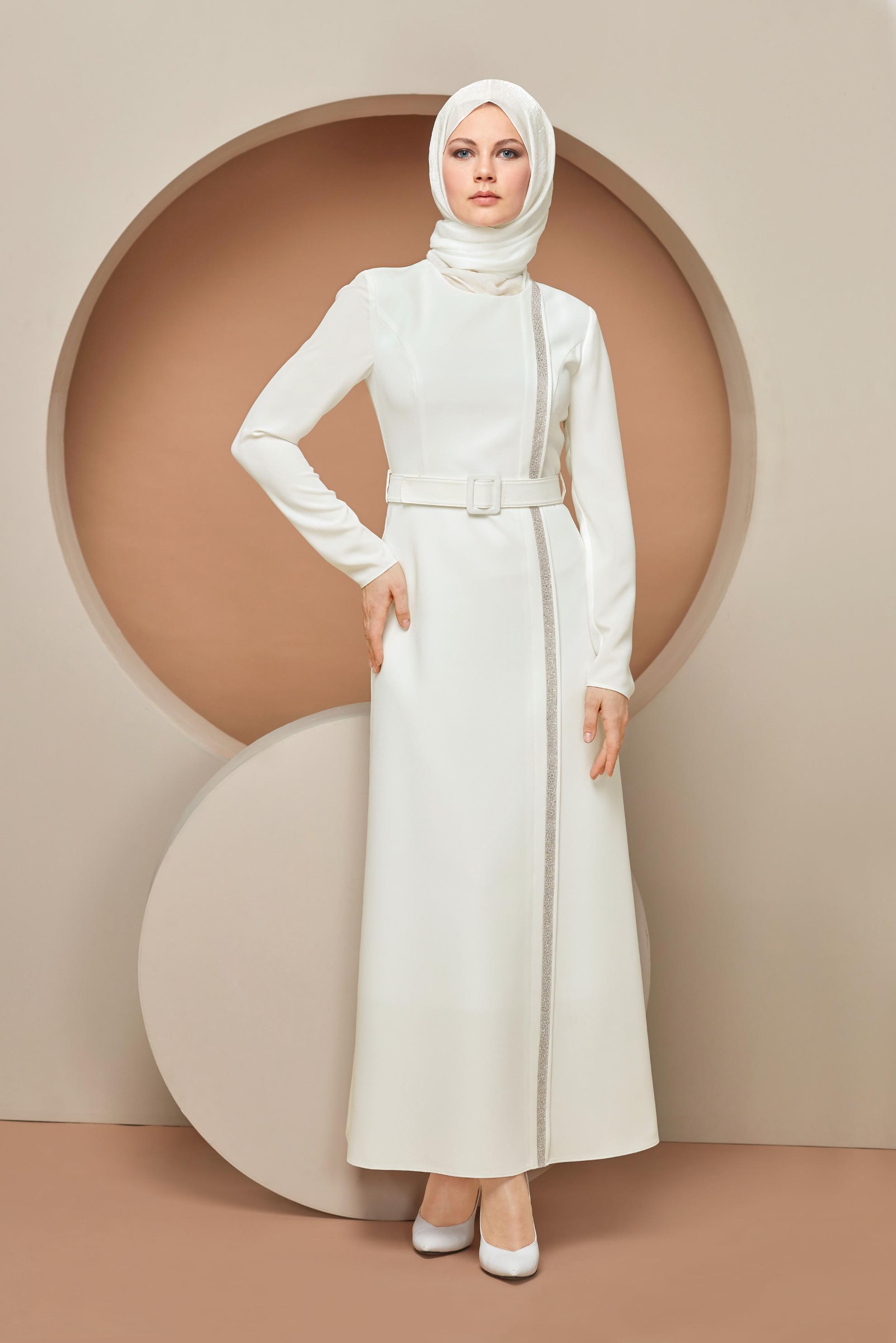 Tesettür giyim BEYAZ TAŞ ŞERİT DETAYLI KALEM ELBİSE 41375