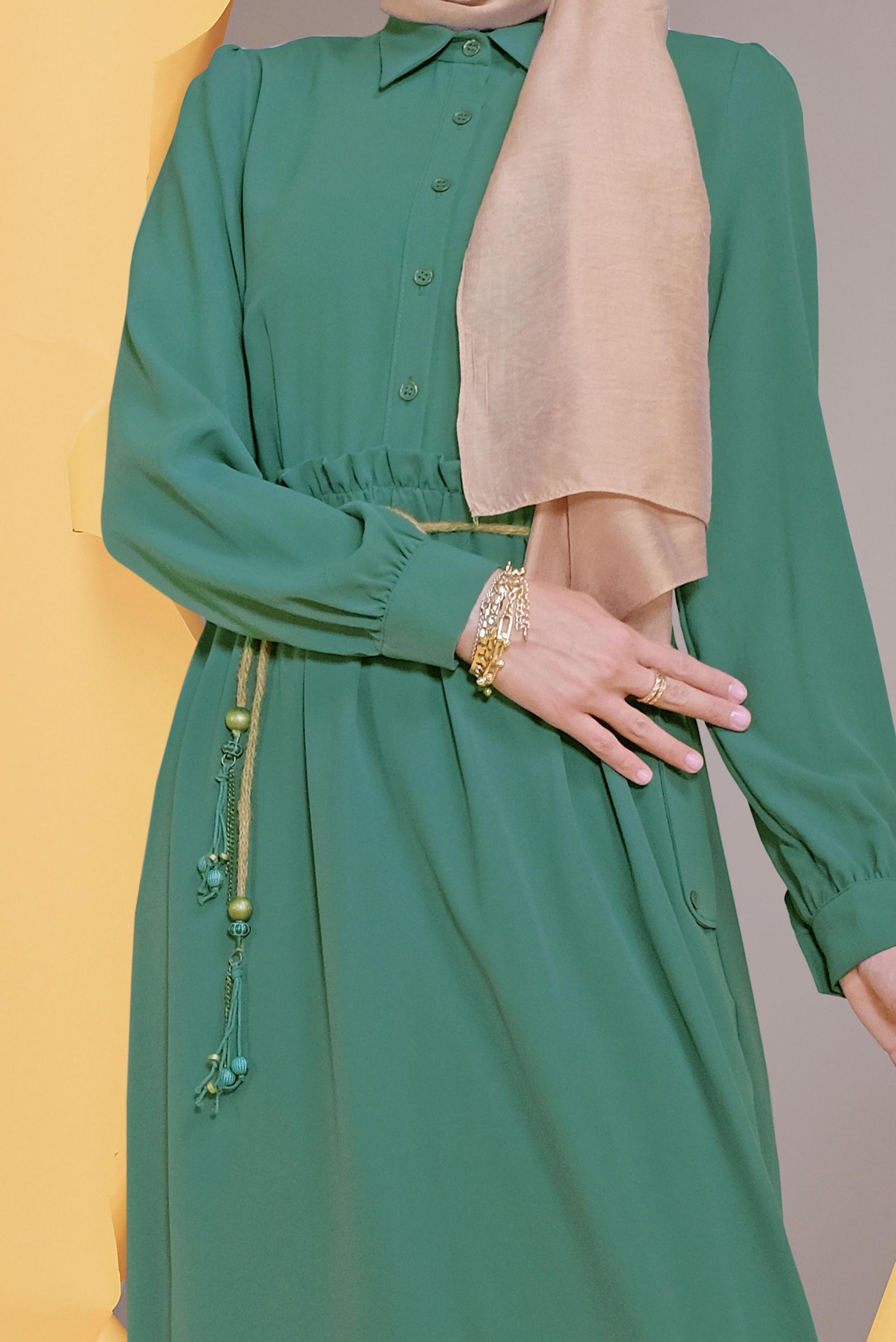 Tesettür giyim YEŞİL BEL KISMI BÜZGÜLÜ DÜĞMELİ ELBİSE 41383 