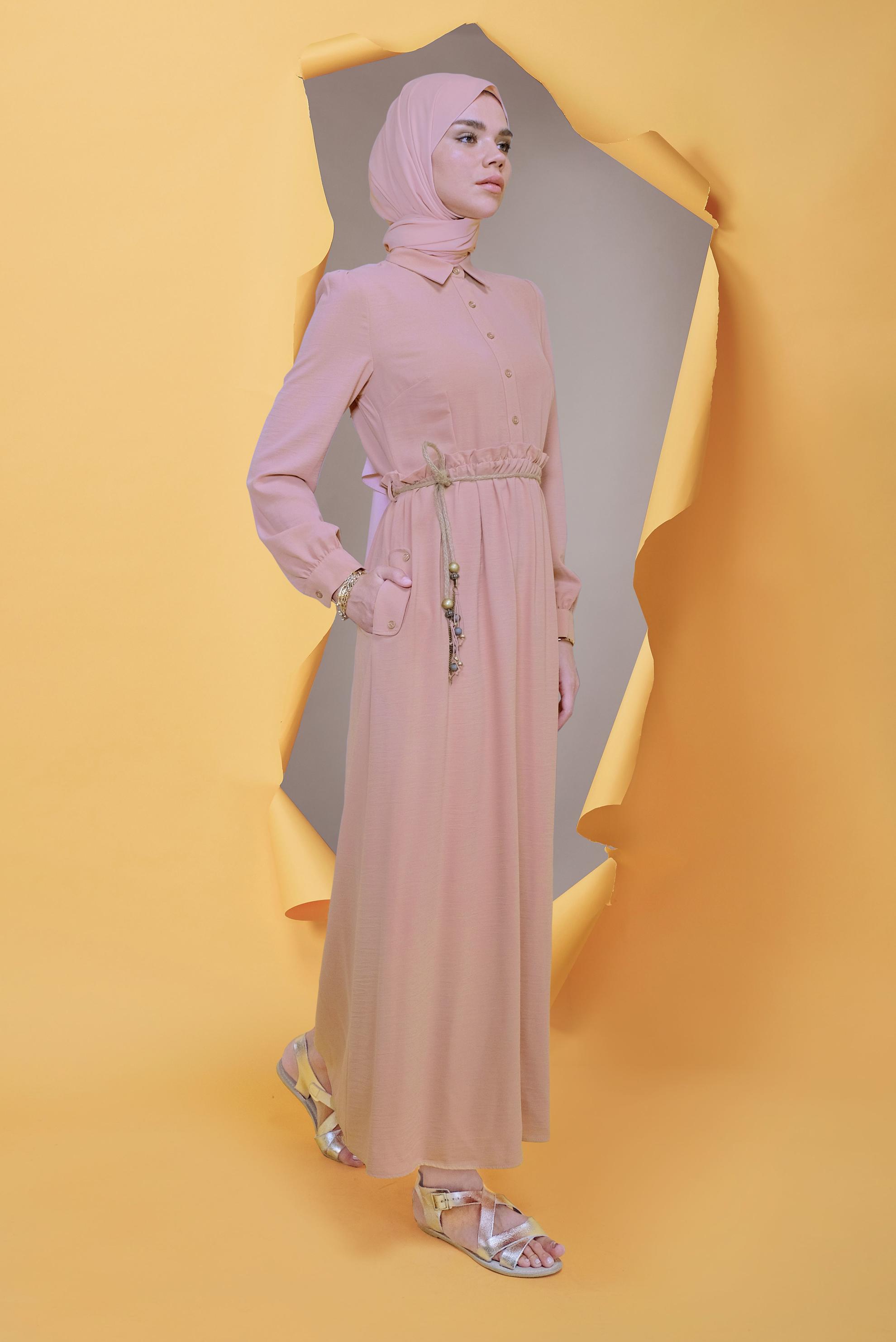 Tesettür giyim PUDRA BEL KISMI BÜZGÜLÜ DÜĞMELİ ELBİSE 41383 