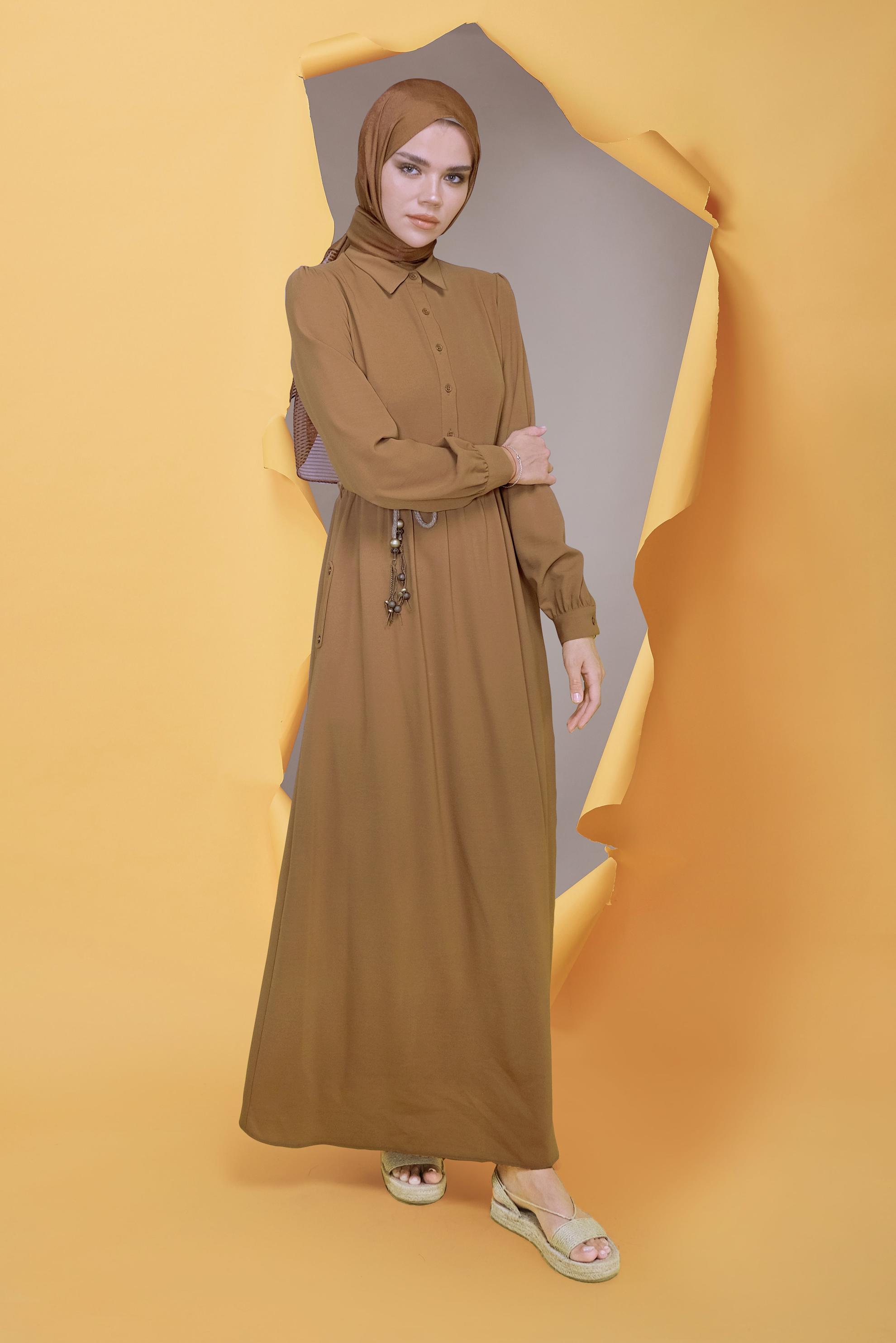 Tesettür giyim TABA BEL KISMI BÜZGÜLÜ DÜĞMELİ ELBİSE 41383 