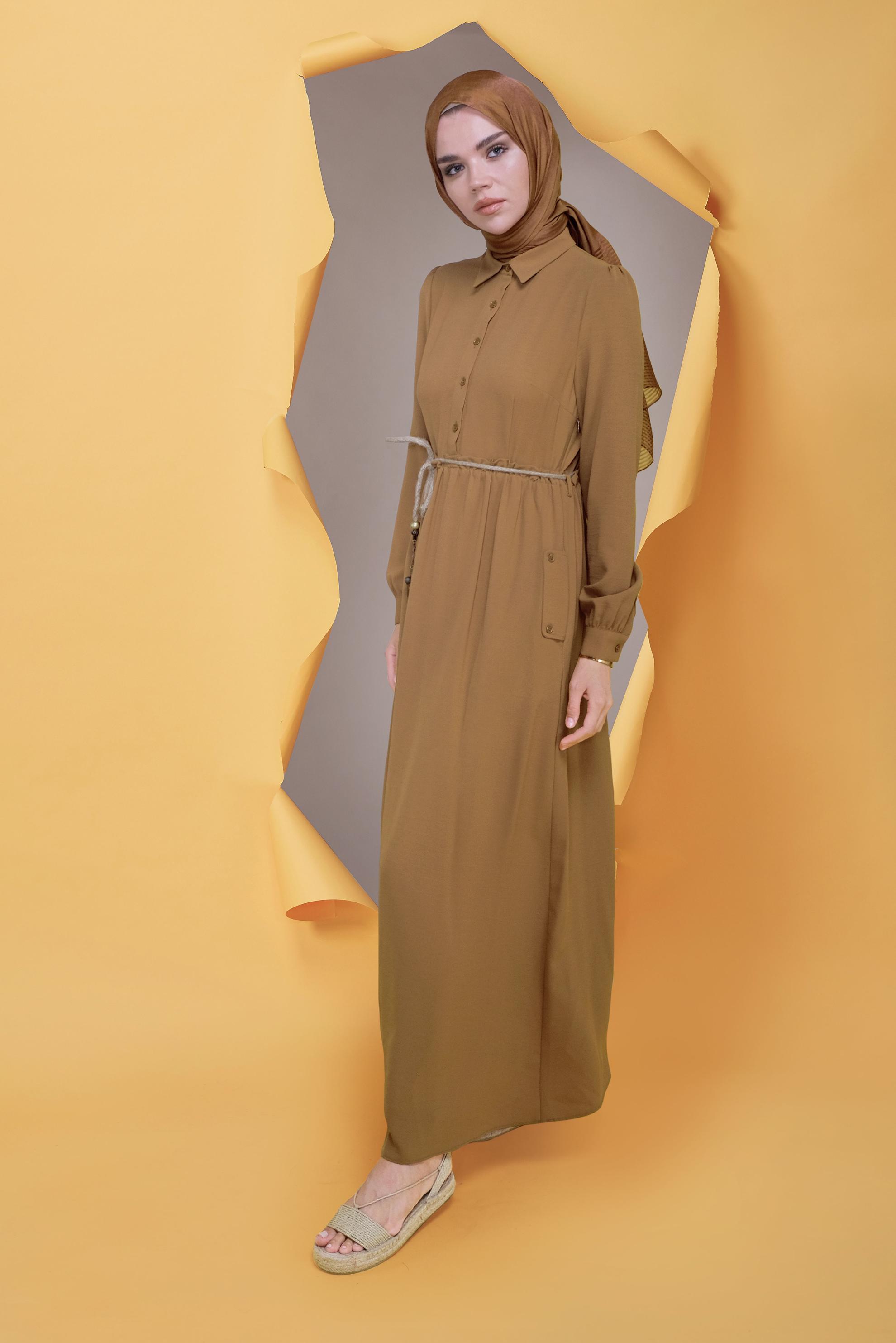 Tesettür giyim TABA BEL KISMI BÜZGÜLÜ DÜĞMELİ ELBİSE 41383 