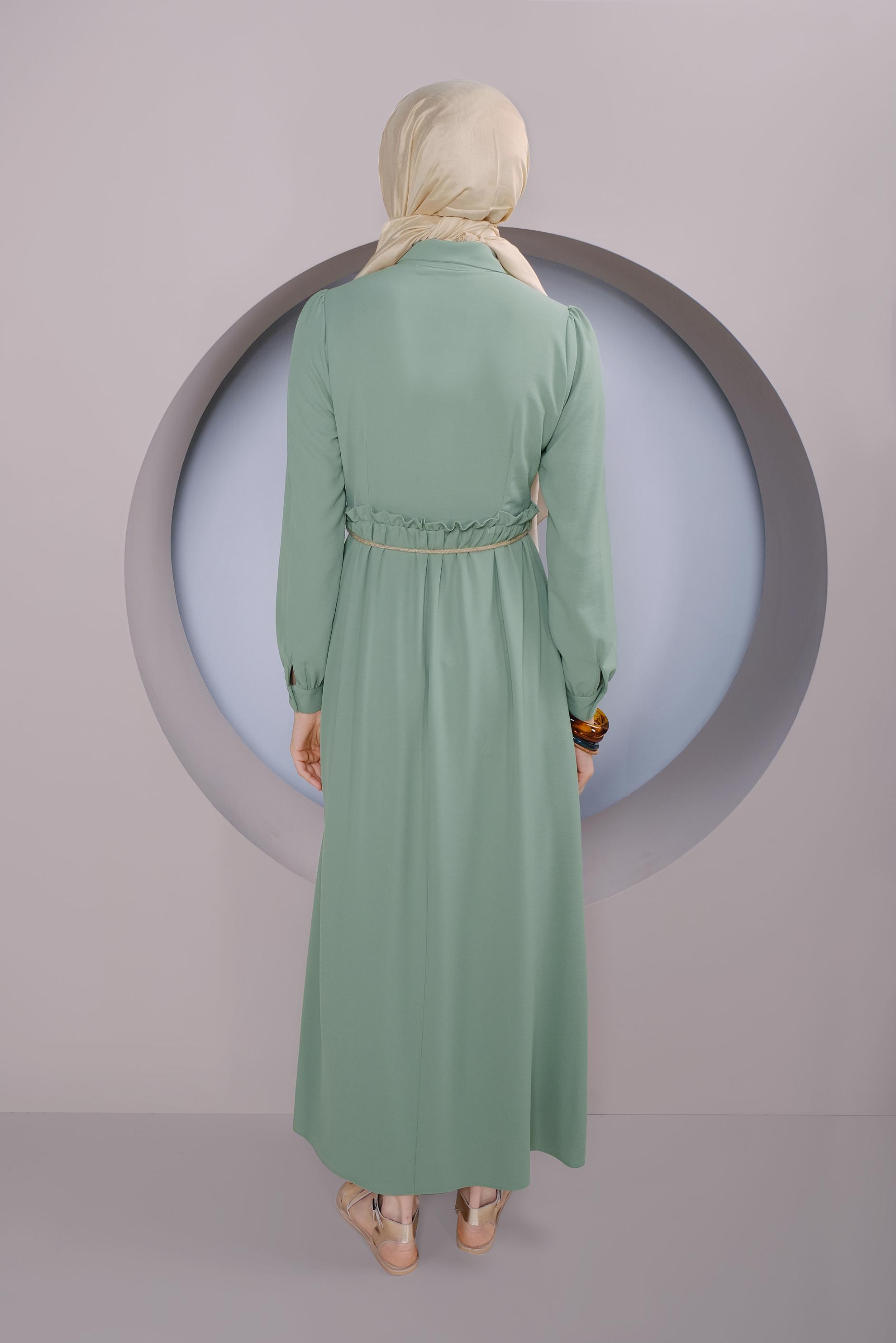 Tesettür giyim YEŞİL BEL KISMI BÜZGÜLÜ DÜĞMELİ ELBİSE 41383 