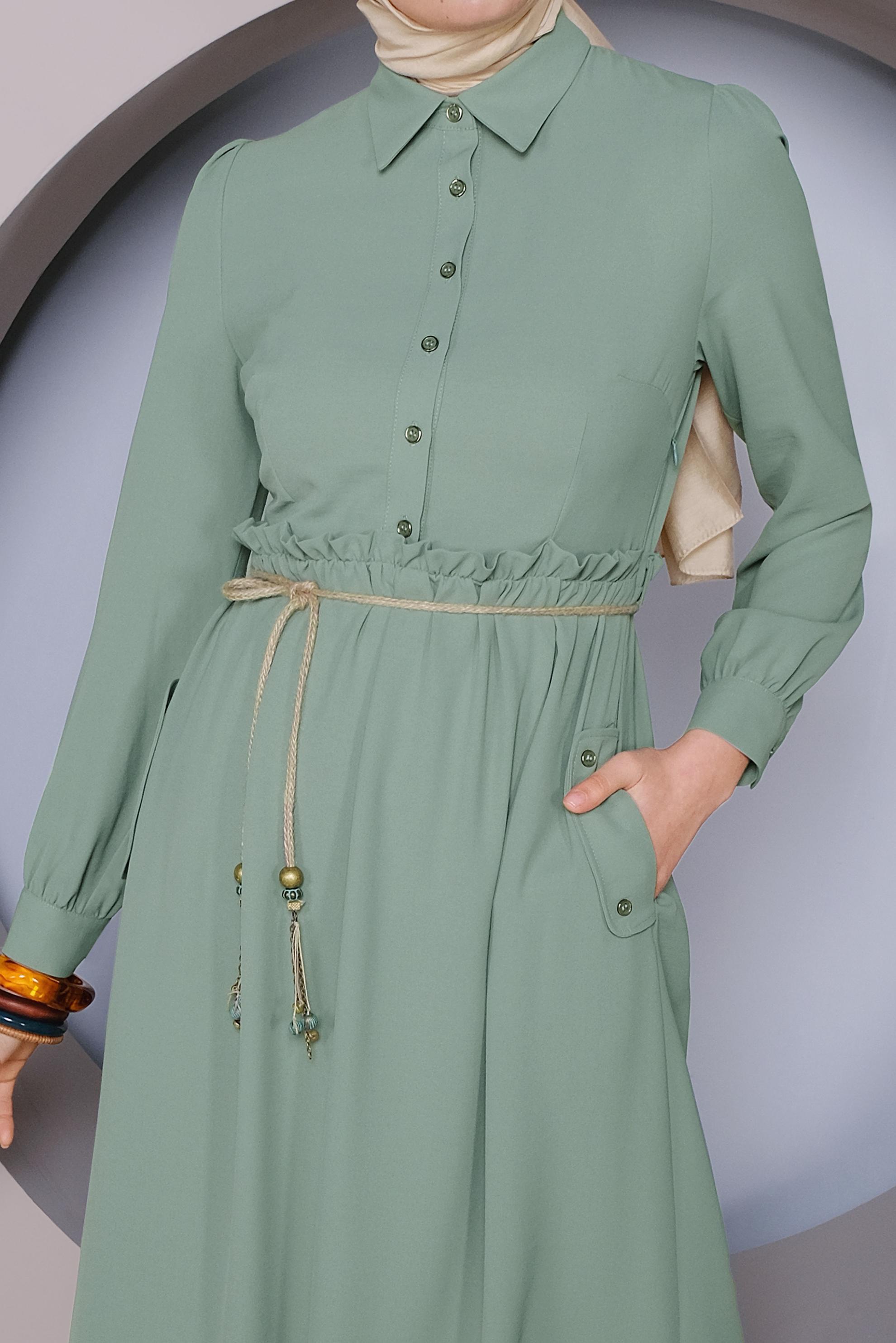 Tesettür giyim YEŞİL BEL KISMI BÜZGÜLÜ DÜĞMELİ ELBİSE 41383 
