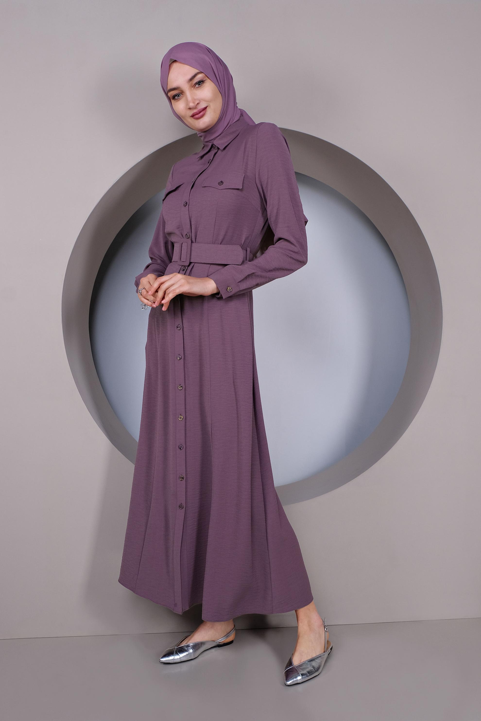 Tesettür giyim MOR ÖNDEN DÜĞMELİ KEMERLİ ELBİSE 41384