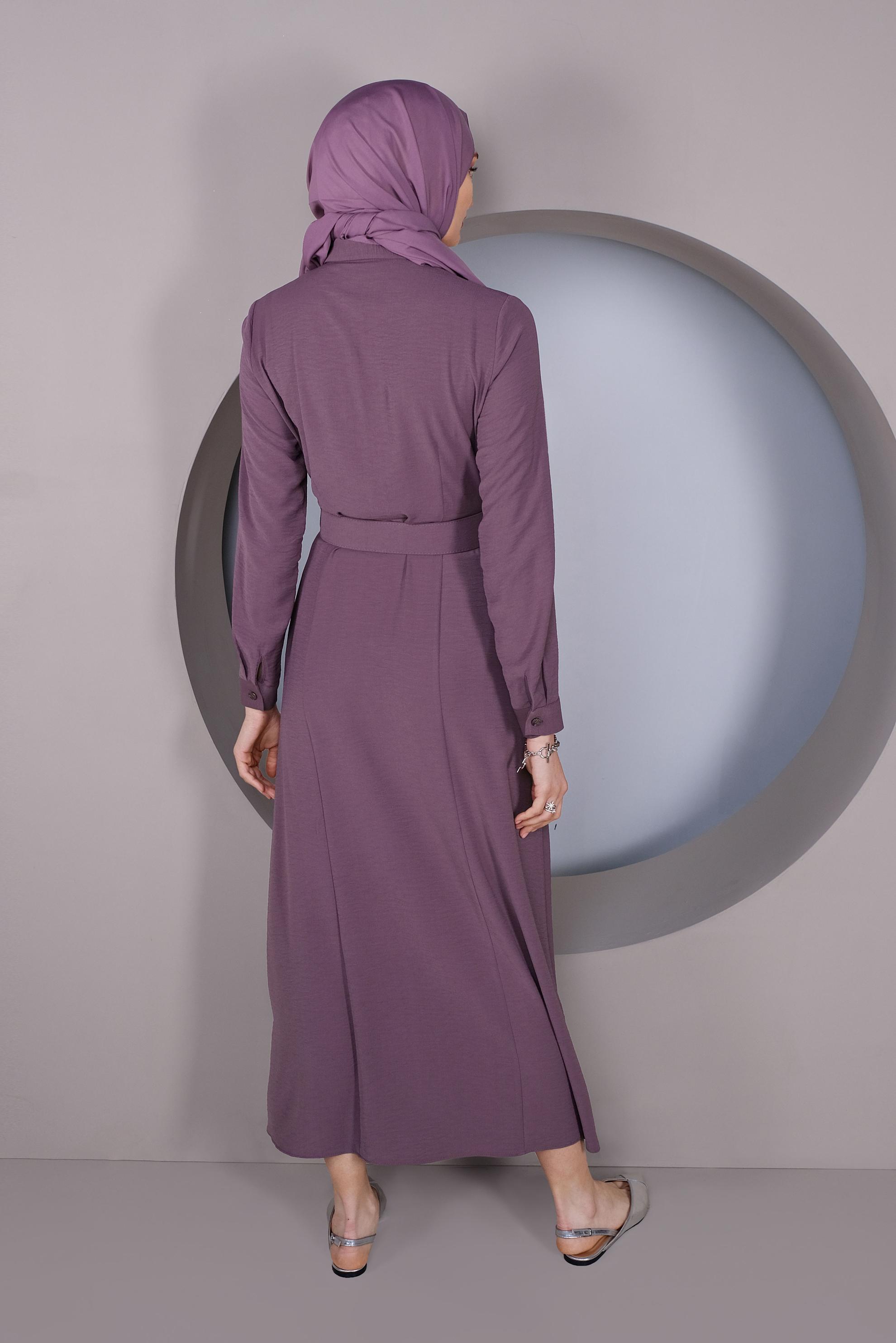 Tesettür giyim MOR ÖNDEN DÜĞMELİ KEMERLİ ELBİSE 41384