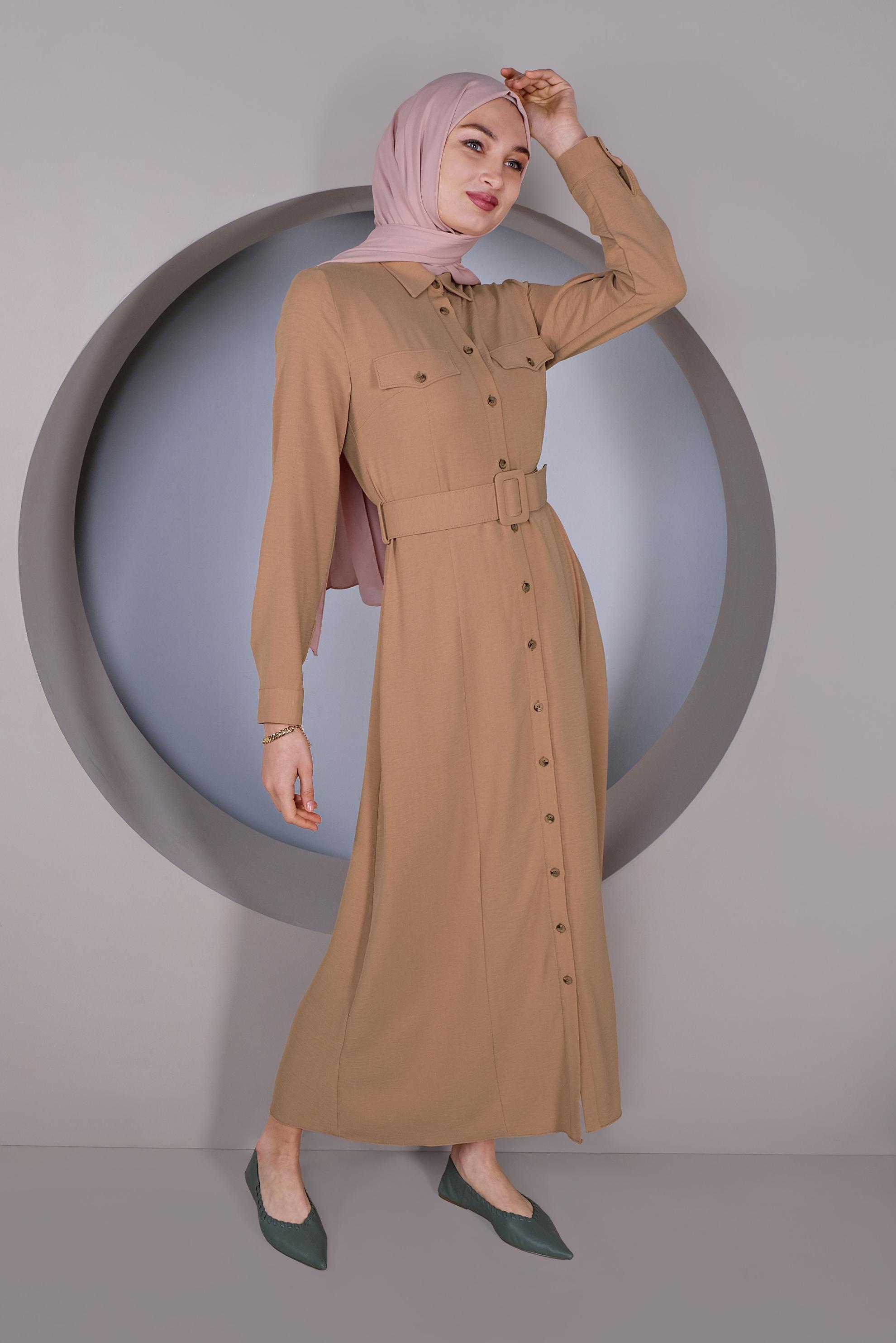 Tesettür giyim KAHVE ÖNDEN DÜĞMELİ KEMERLİ ELBİSE 41384