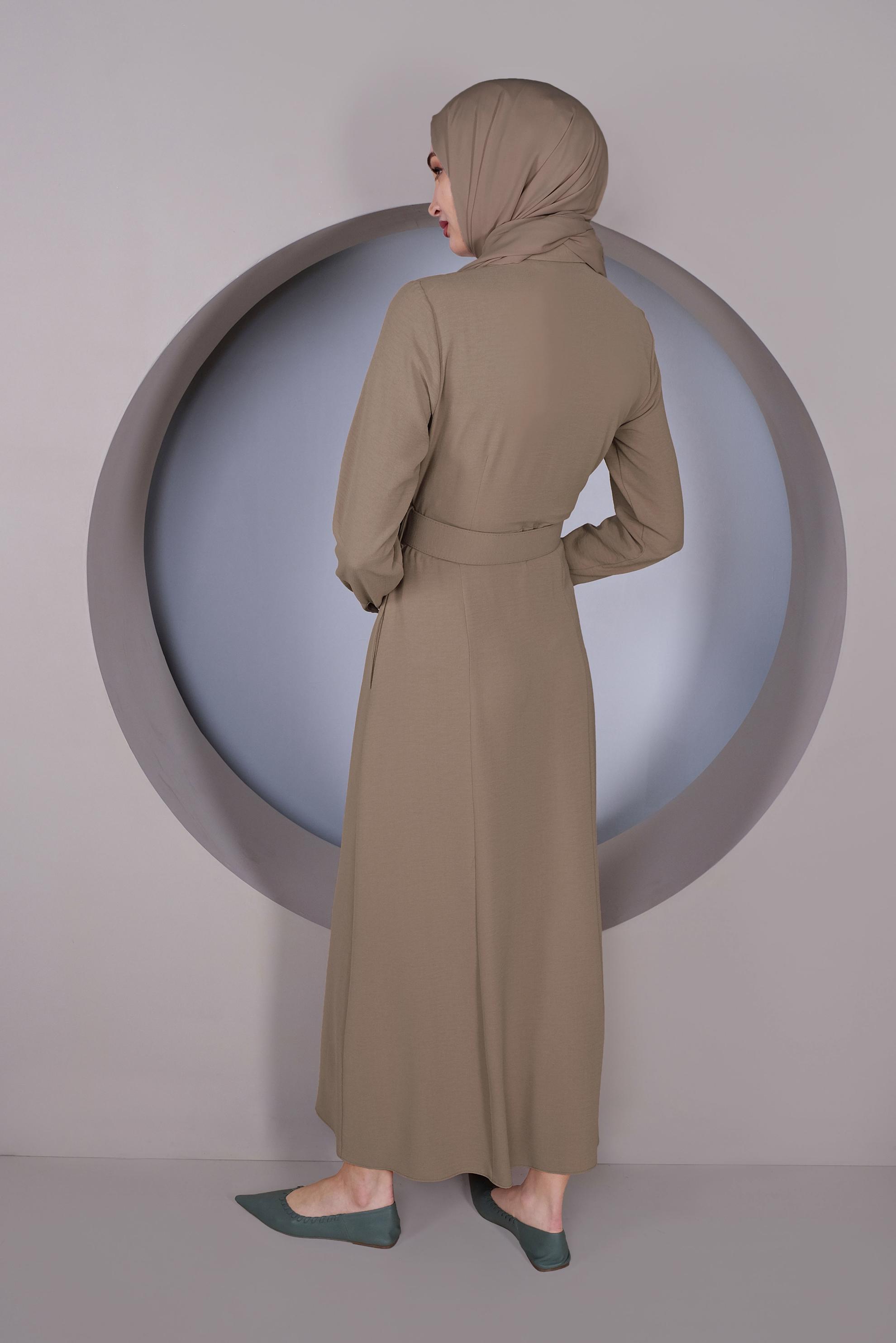 Tesettür giyim VİZON ÖNDEN DÜĞMELİ KEMERLİ ELBİSE 41384